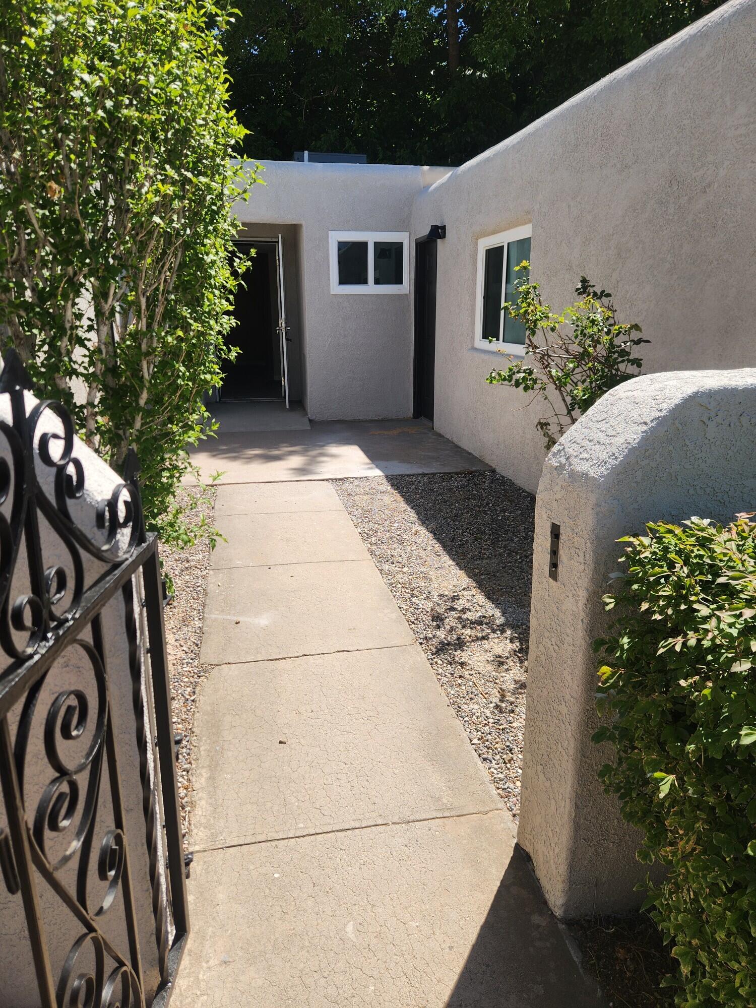 Photo 3 — 2014 Somervell Street NE