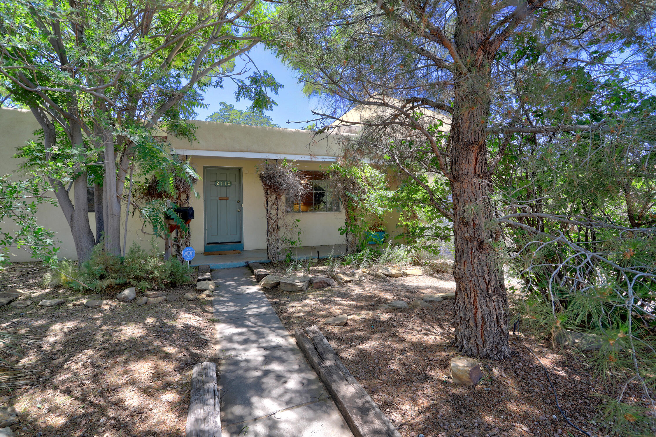 2710 Hyder Avenue SE, Albuquerque, NM 87106