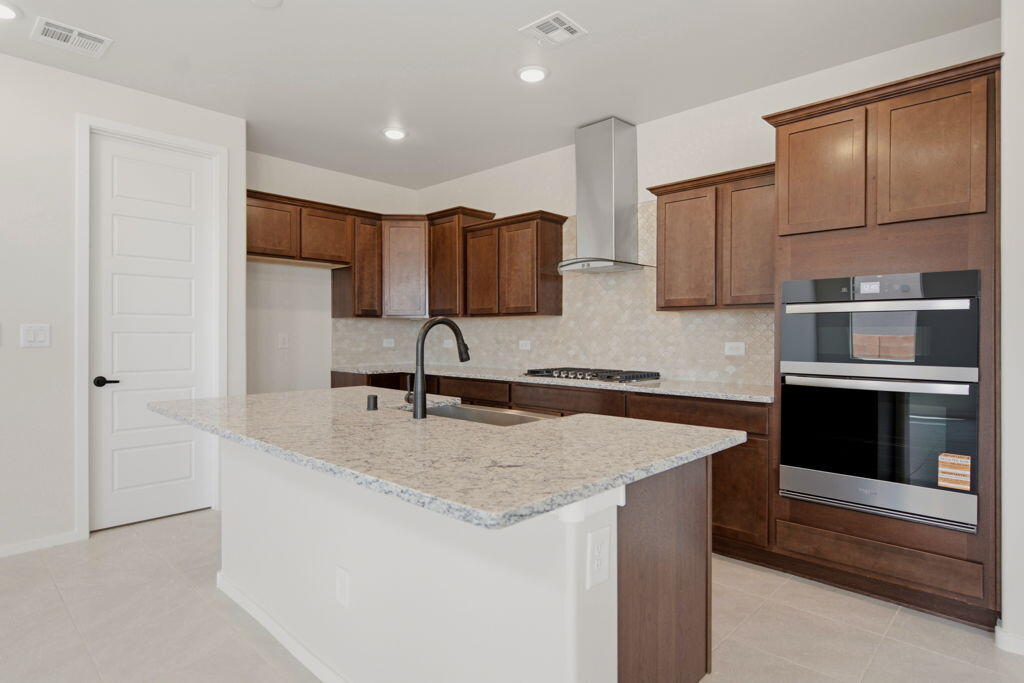 Photo 9 — 3710 Santa Fe Trail SW