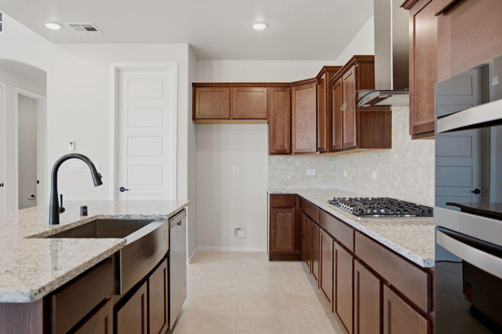 Photo 8 — 3710 Santa Fe Trail SW