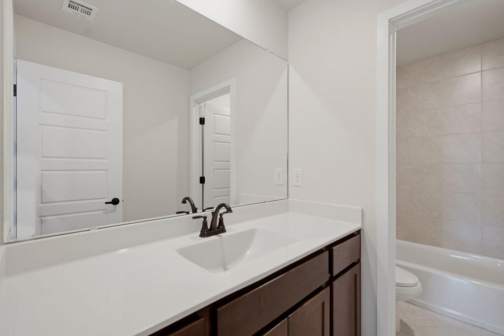 Photo 7 — 3710 Santa Fe Trail SW