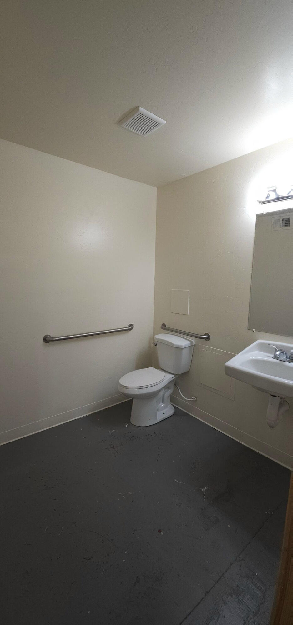 Photo 4 — 136 Washington Street SE D & E