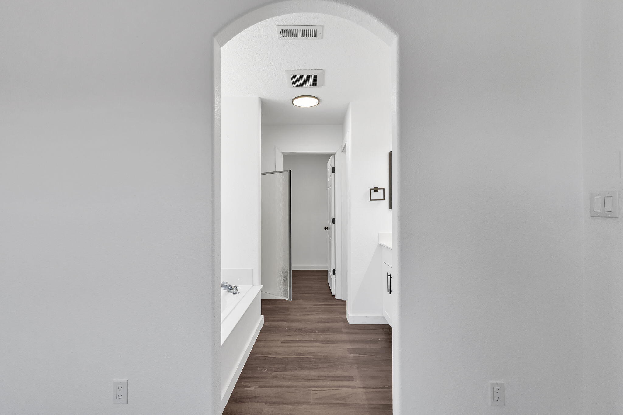 Photo 2 — 11701 Blue Ribbon Road SE