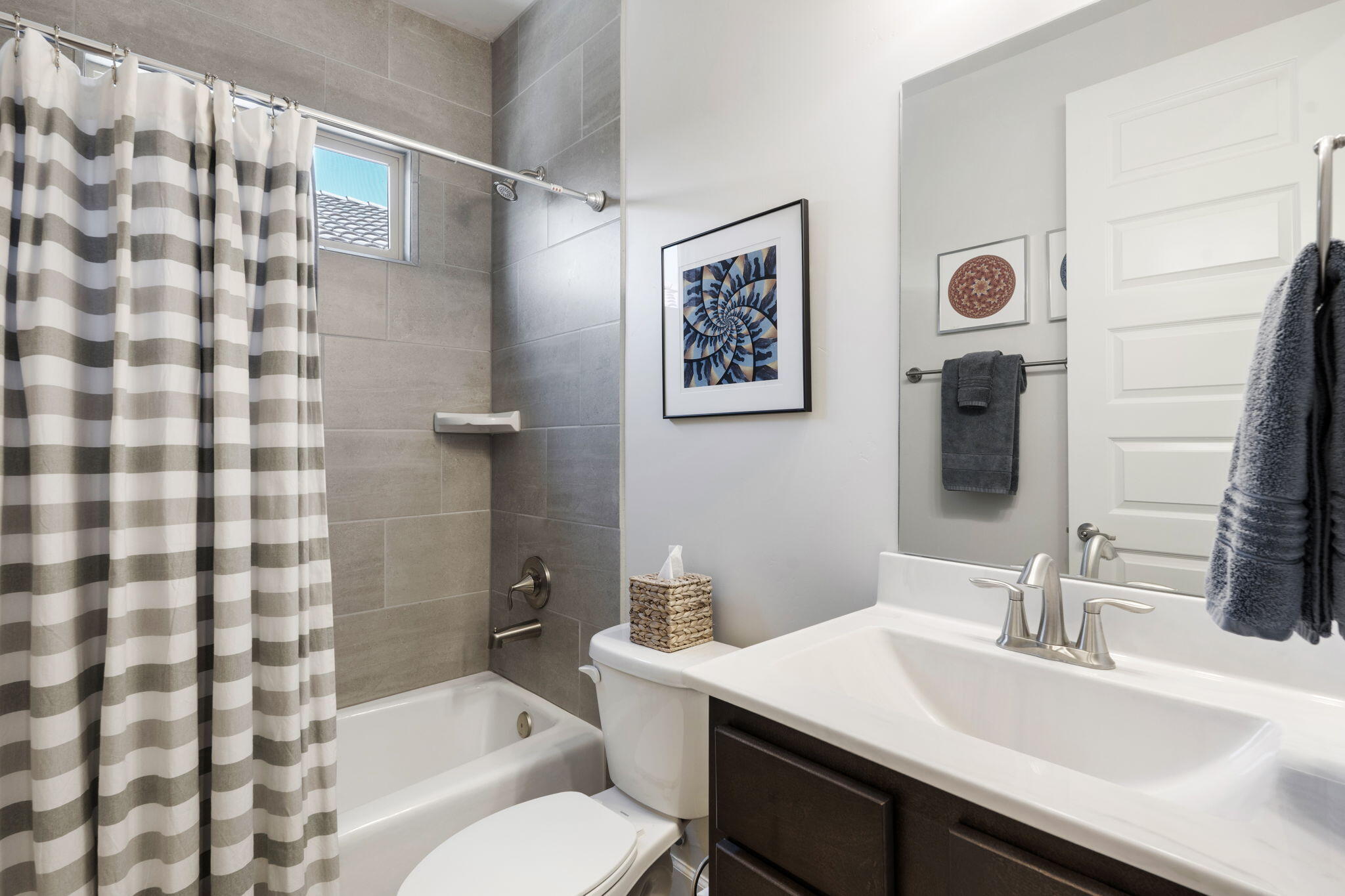 Photo 10 — 7046 Crystal Drive NE