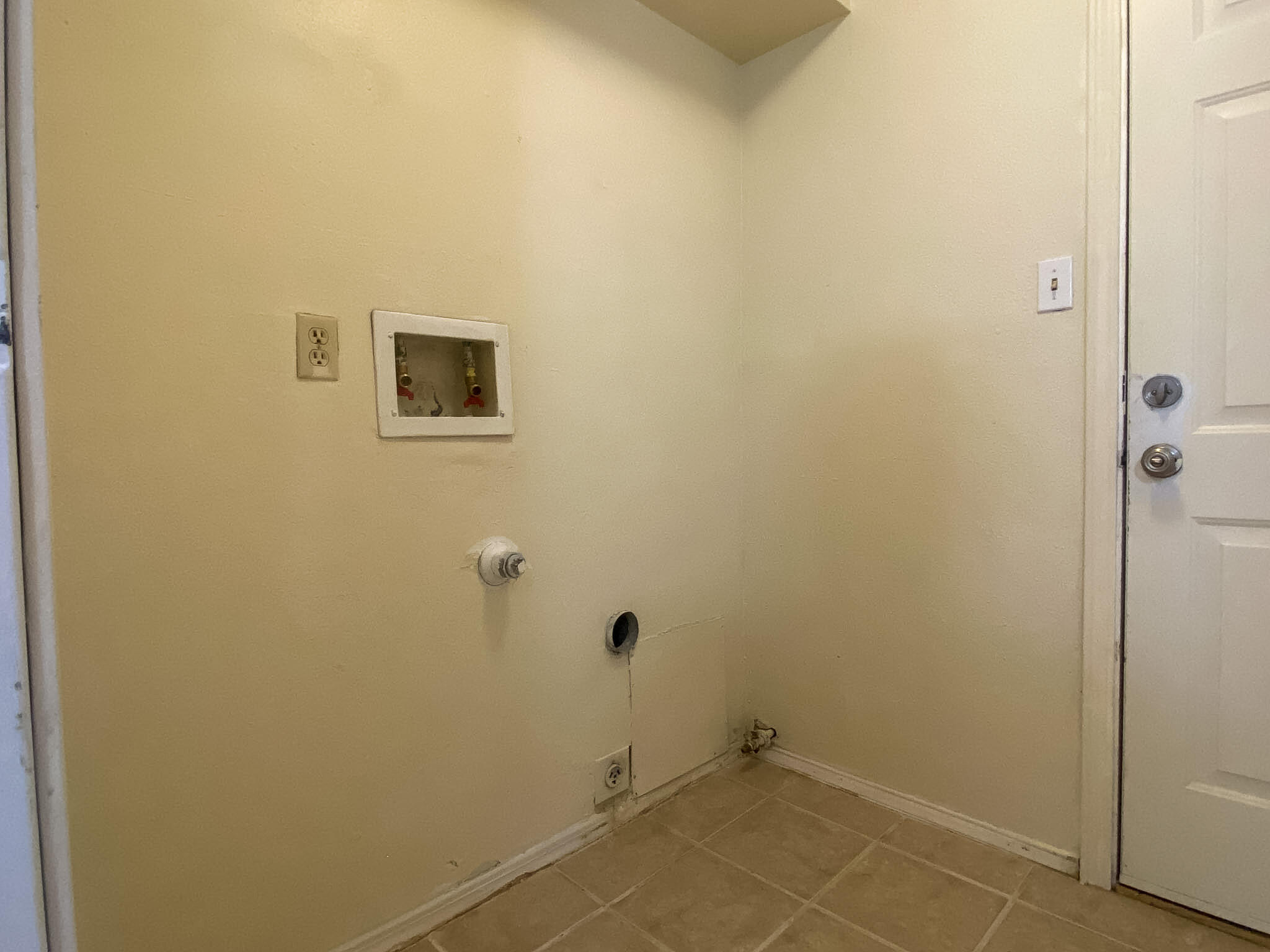 Photo 11 — 8209 Tina Drive NE