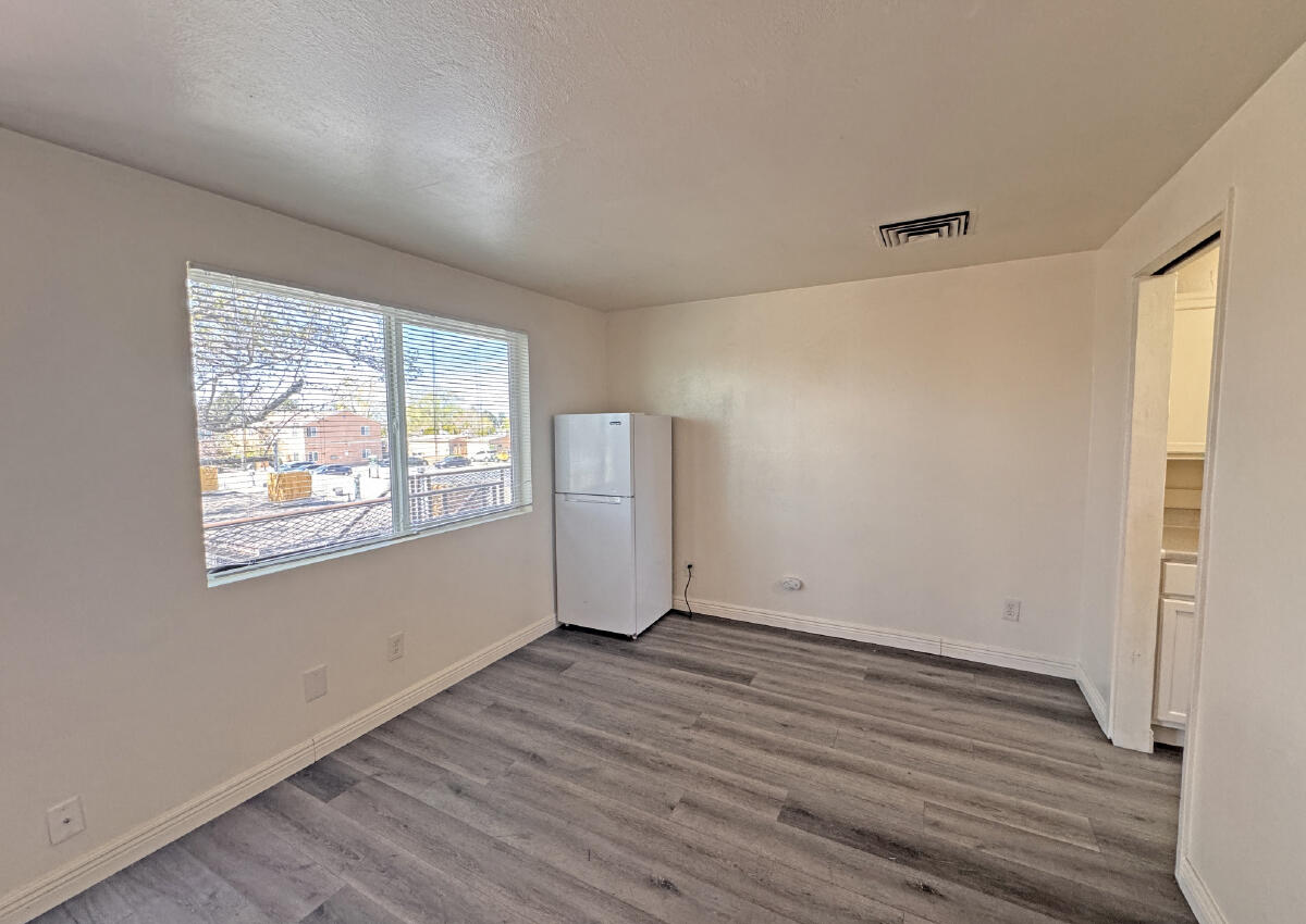 Photo 7 — 1008 Alvarado Drive SE