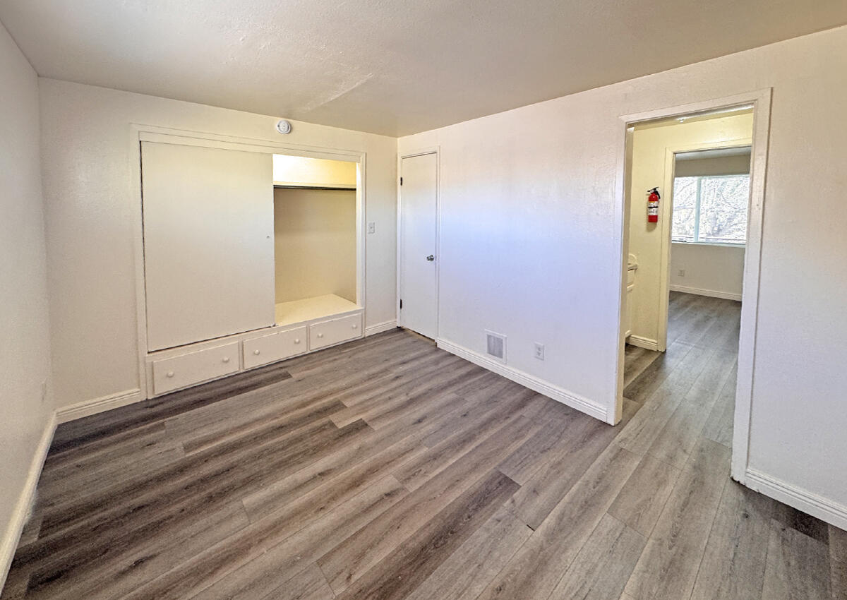 Photo 4 — 1008 Alvarado Drive SE