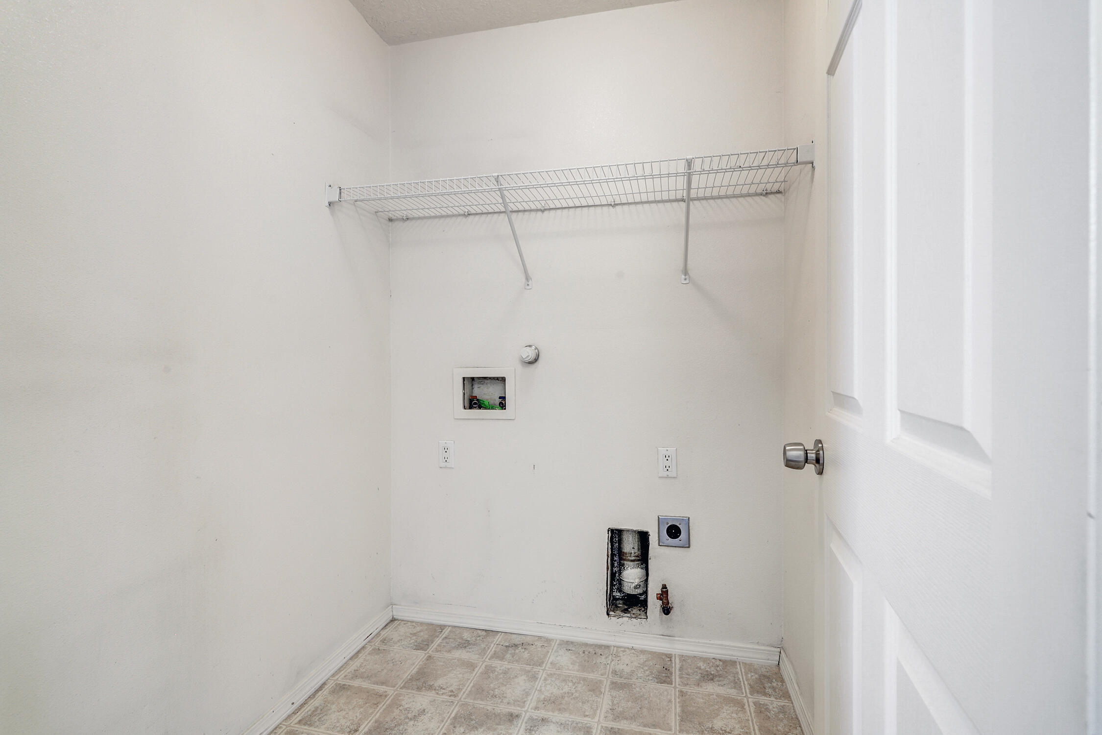 Photo 4 — 8301 Mandarin Place NW
