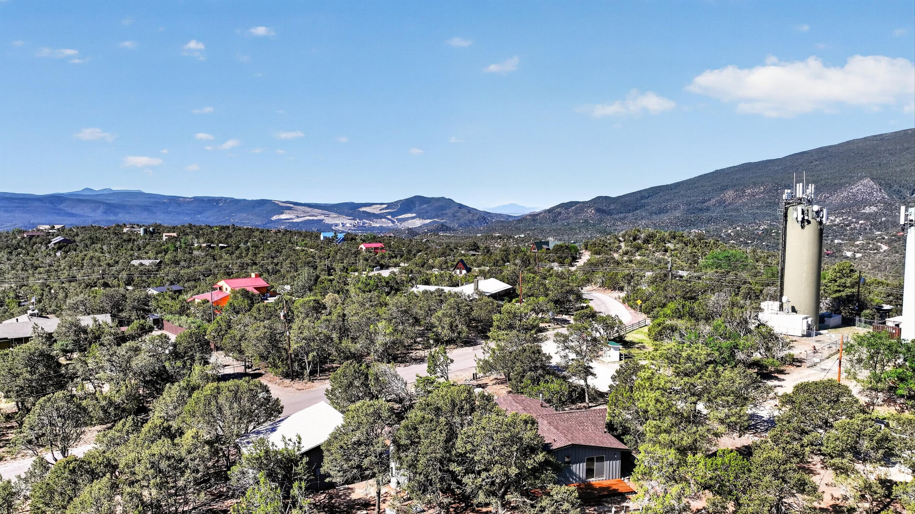 Photo 3 — 208 Sangre De Cristo Circle