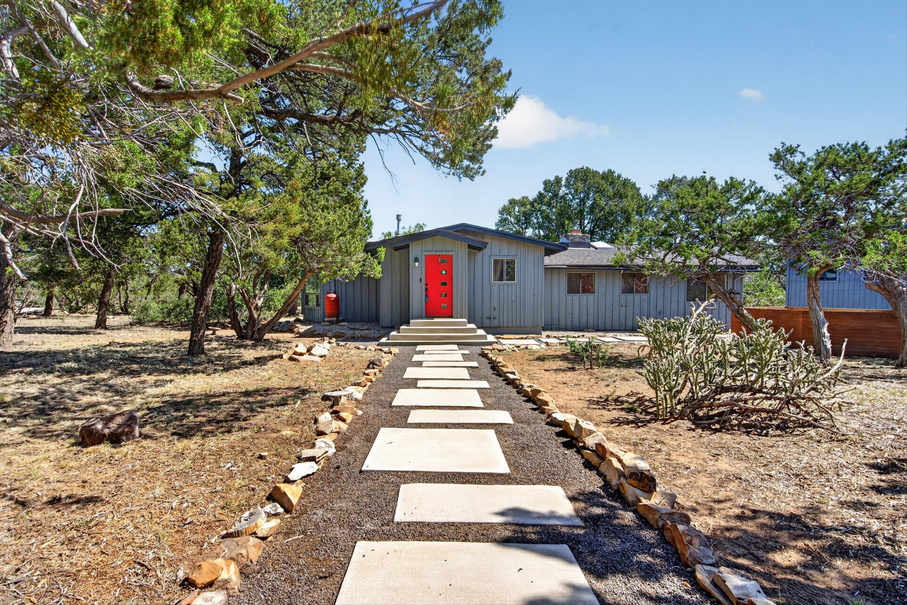 Photo 2 — 208 Sangre De Cristo Circle