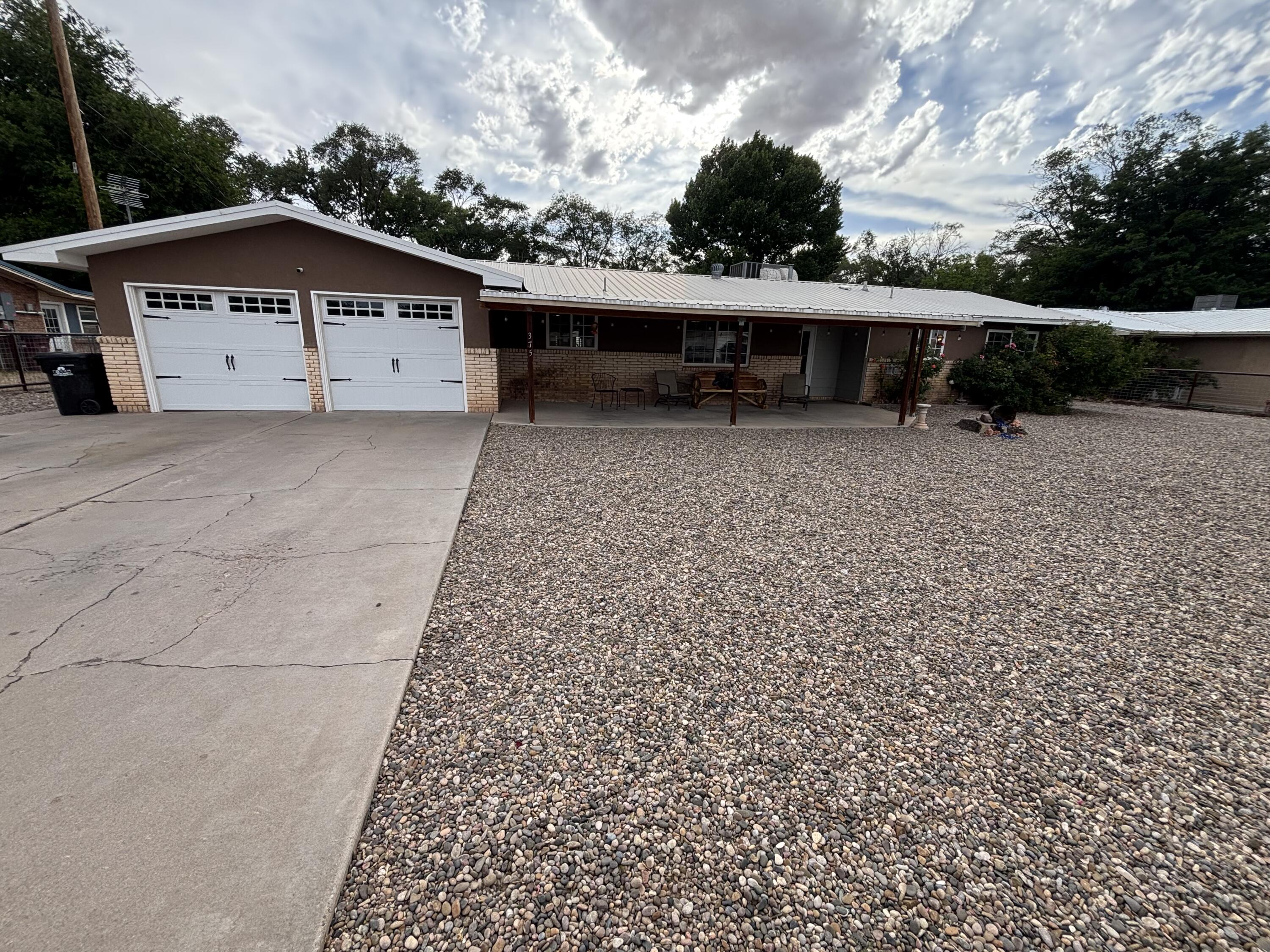 375 RANCHITOS Road