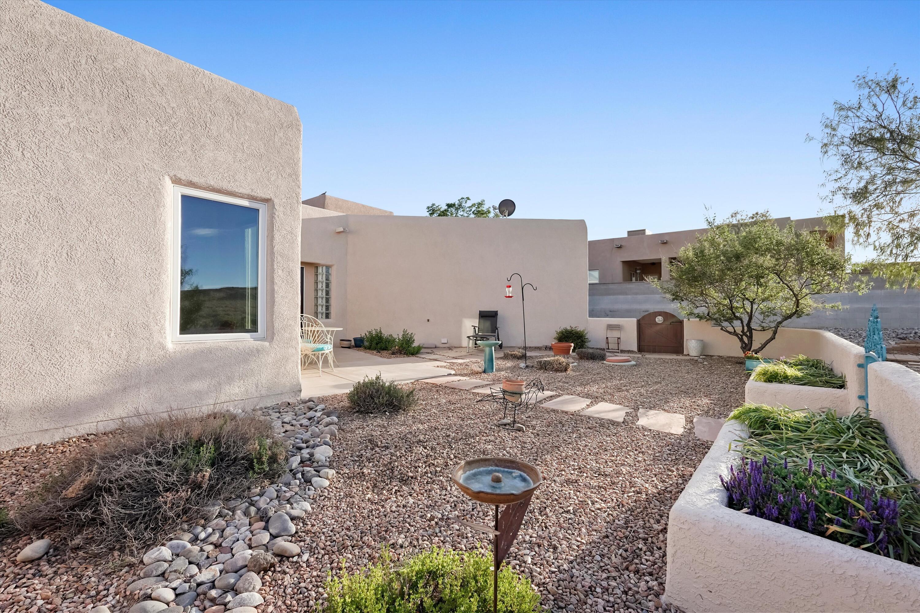 Photo 2 — 6115 La Paz Road NE