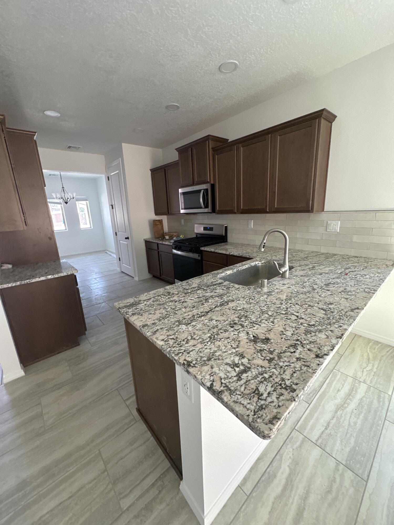 Photo 10 — 1529 Valle De Colores Street NW