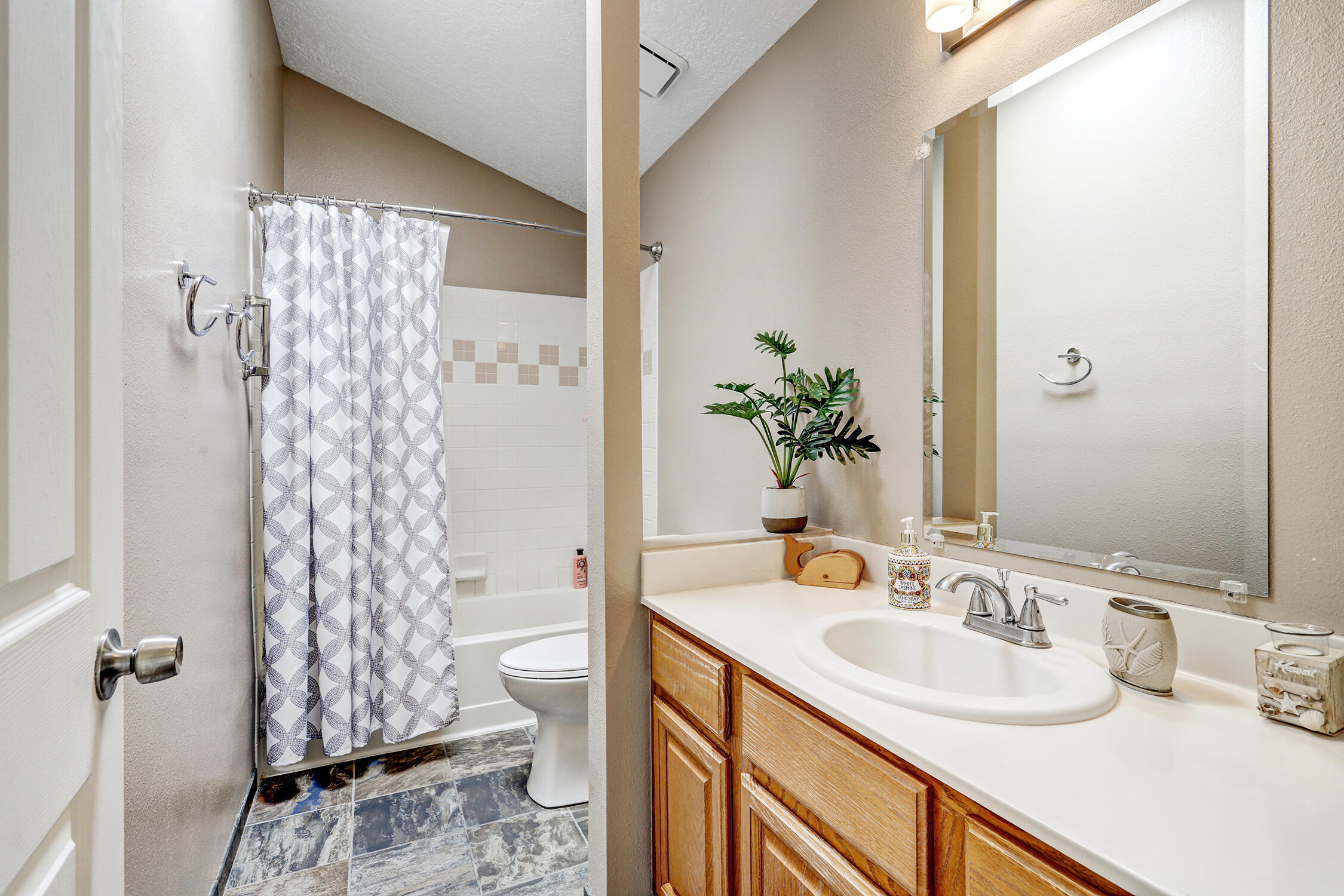Photo 11 — 2405 Agua Fria Drive NE