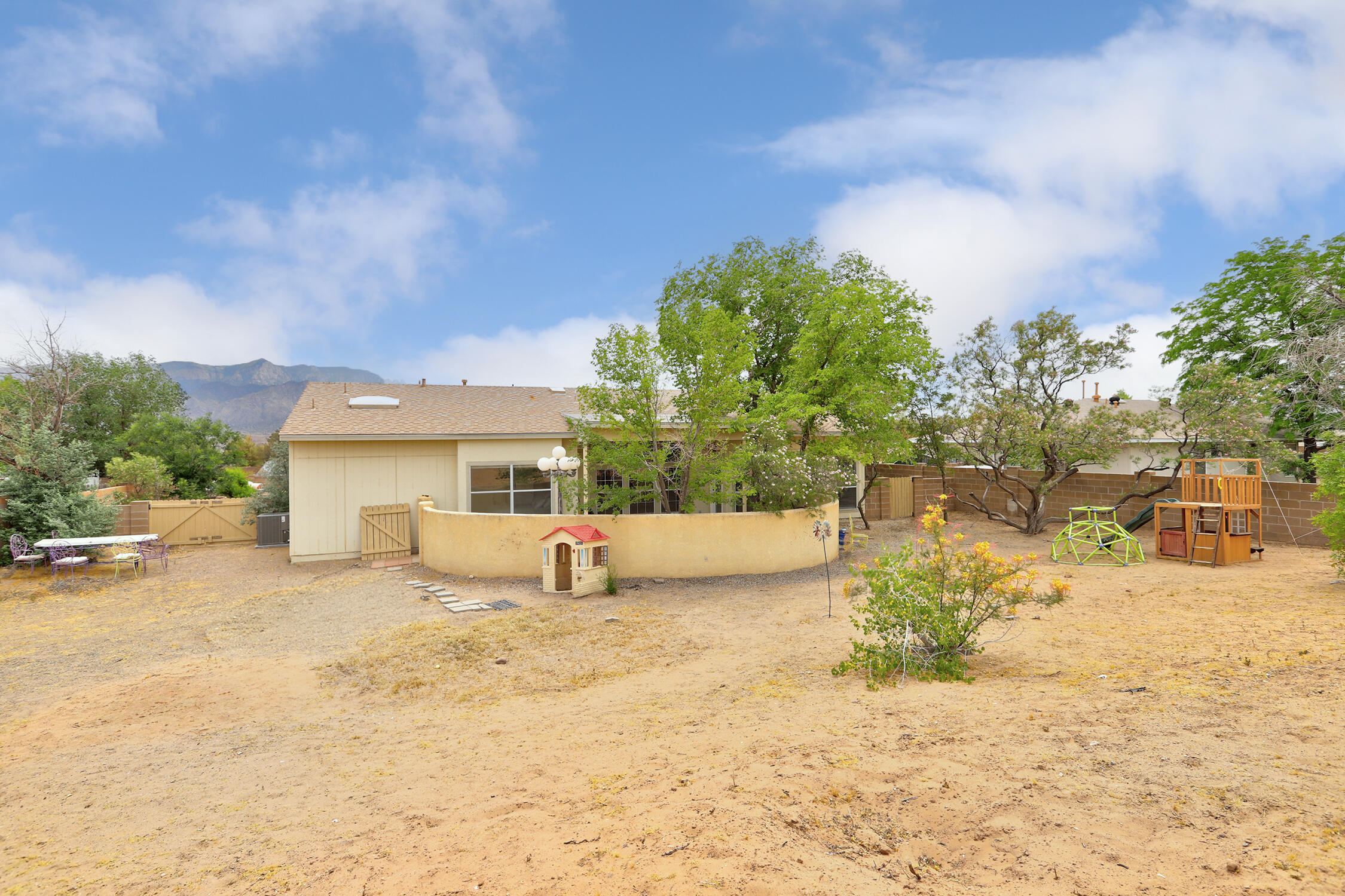 Photo 16 — 2405 Agua Fria Drive NE