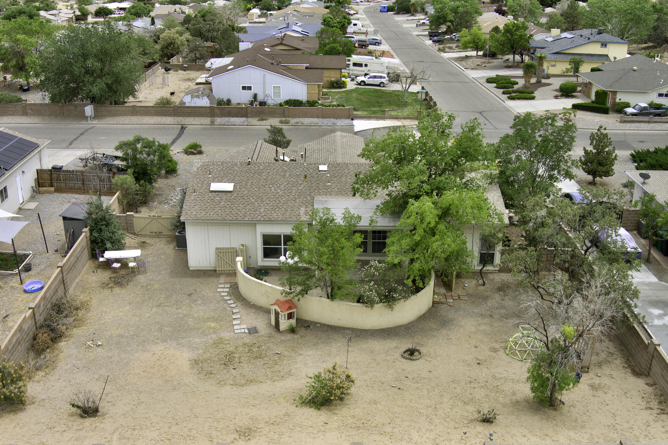 Photo 18 — 2405 Agua Fria Drive NE