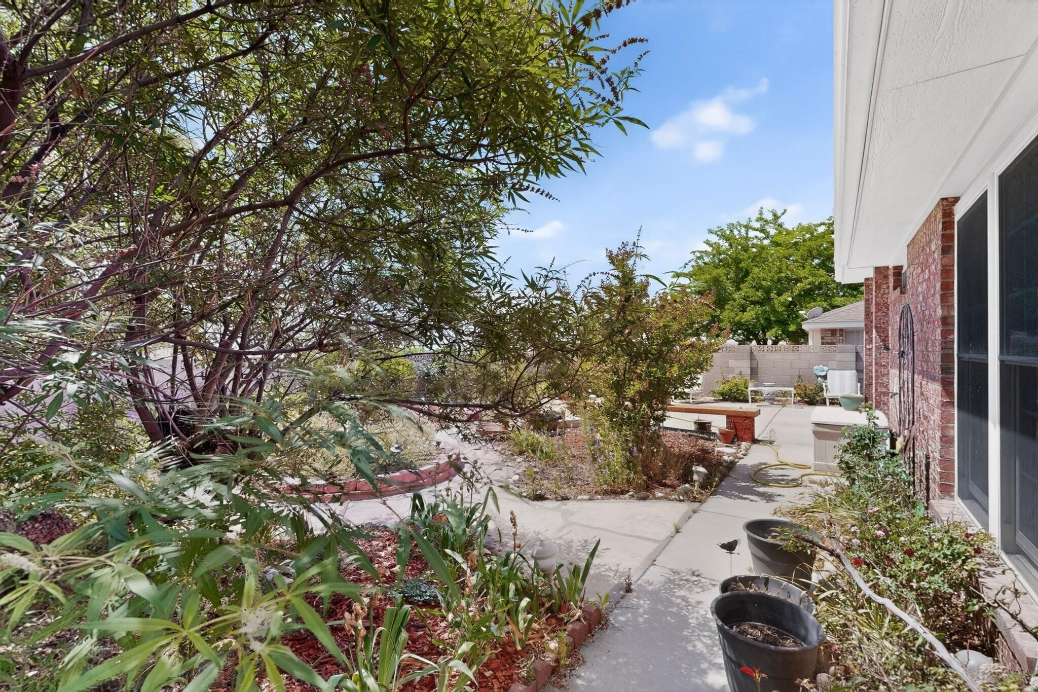 Photo 2 — 9324 Saguaro Street NW
