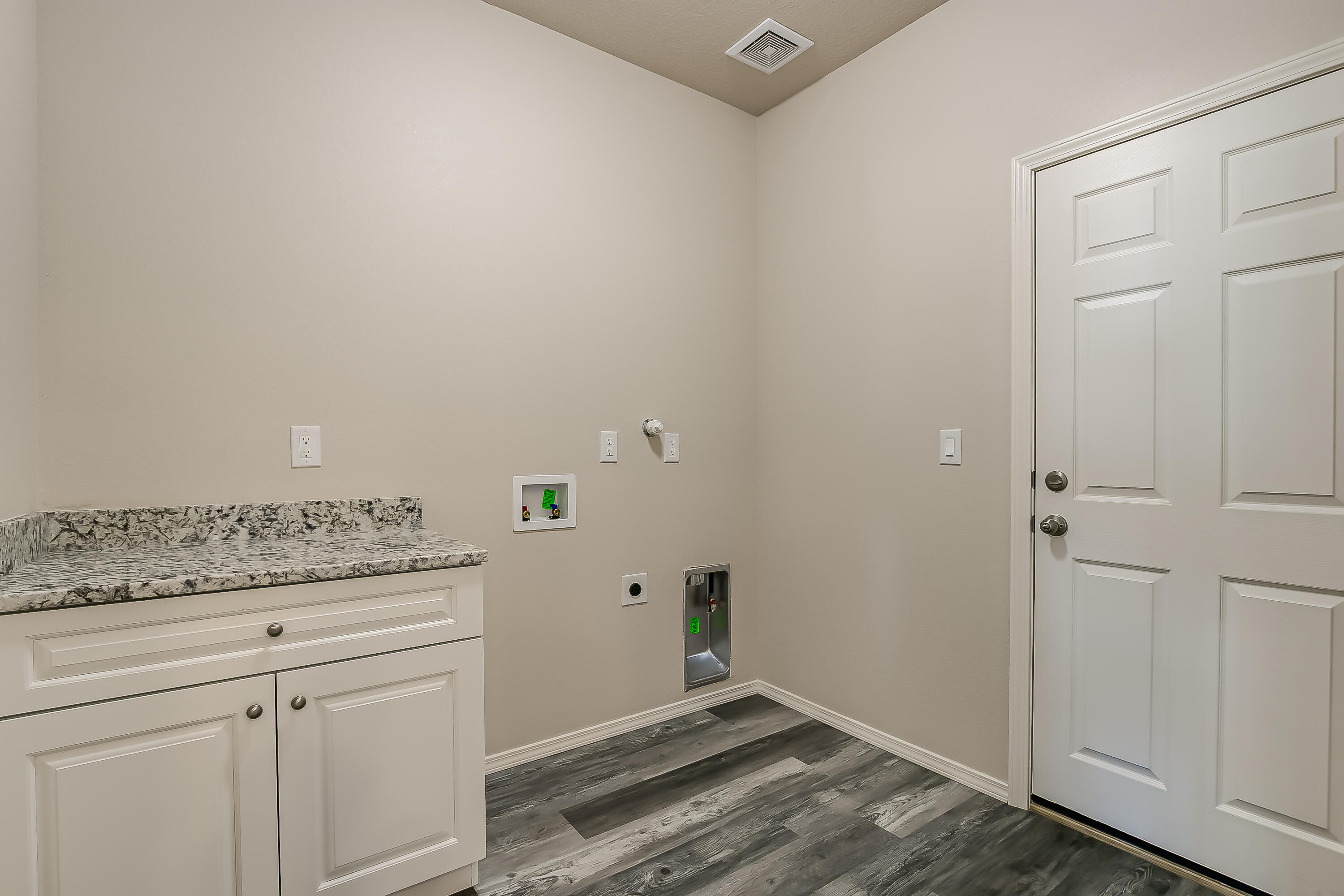 Photo 18 — 32 2nd Street NE