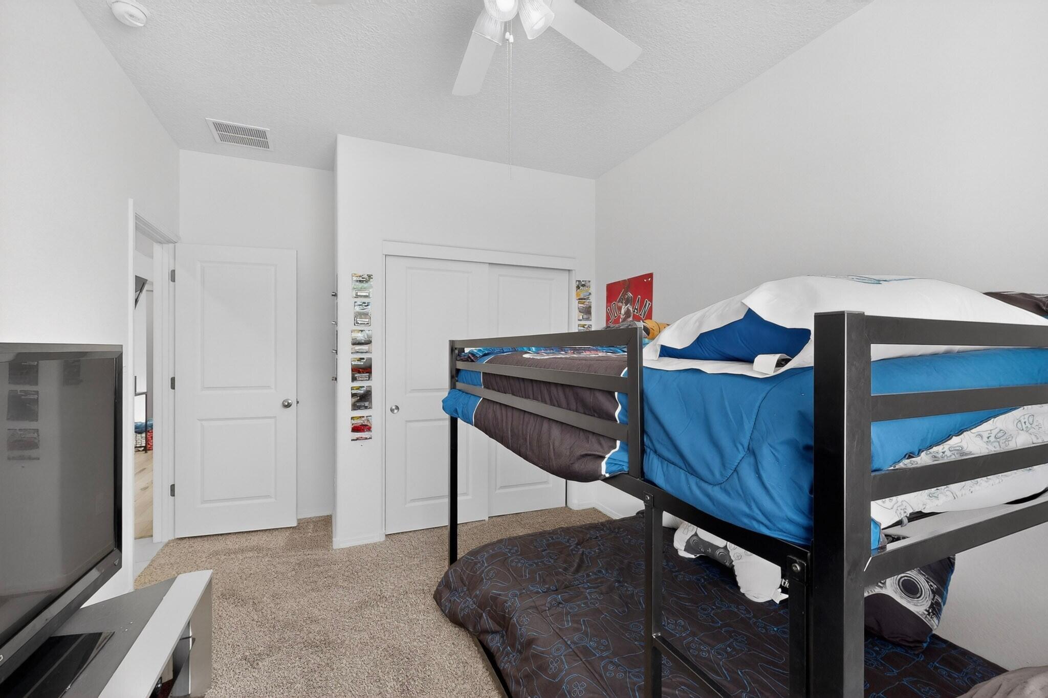 Photo 16 — 5813 Colfax Place NE