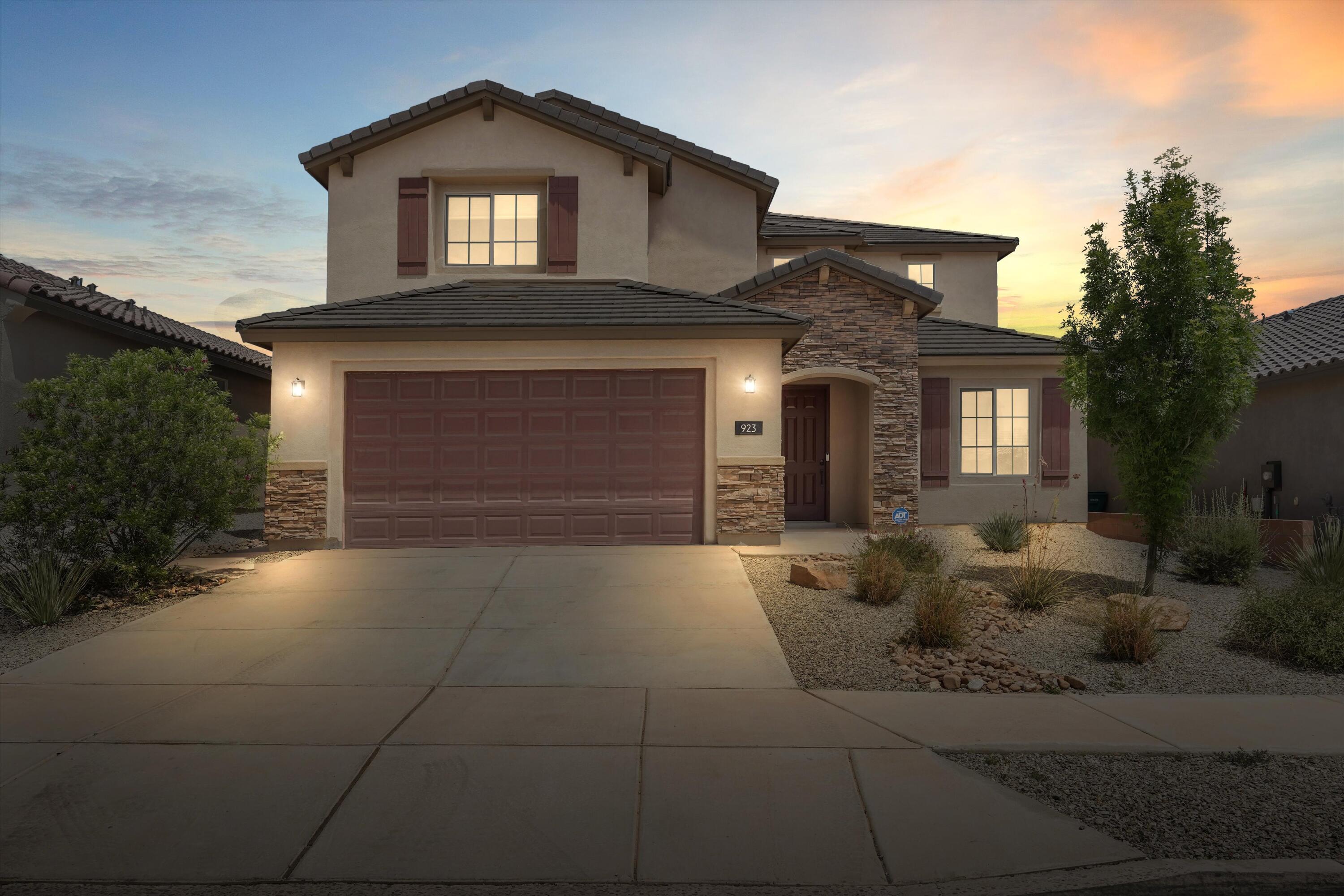 923 Zafiro Road SE
