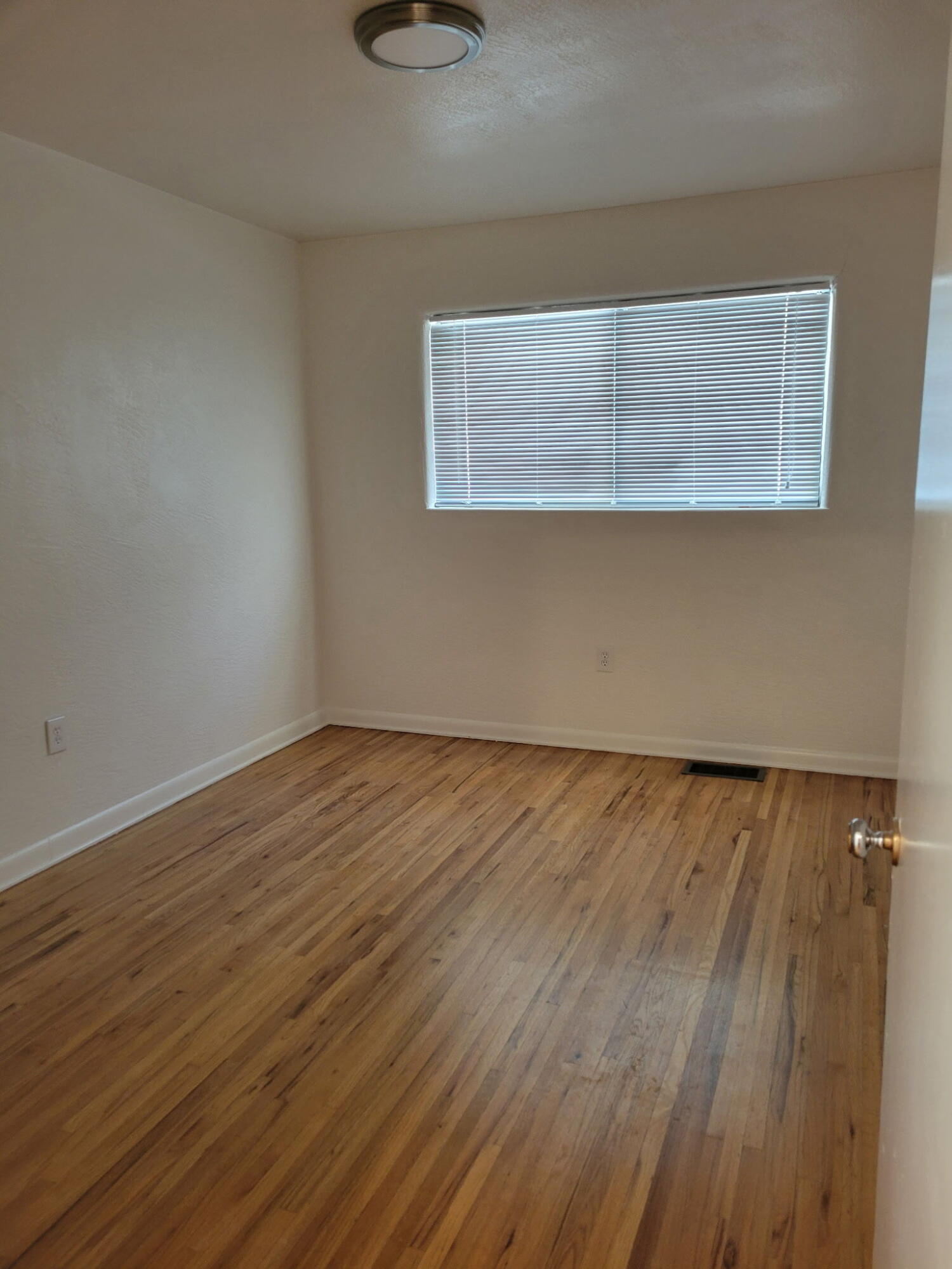 Photo 2 — 4021 Thaxton Avenue SE