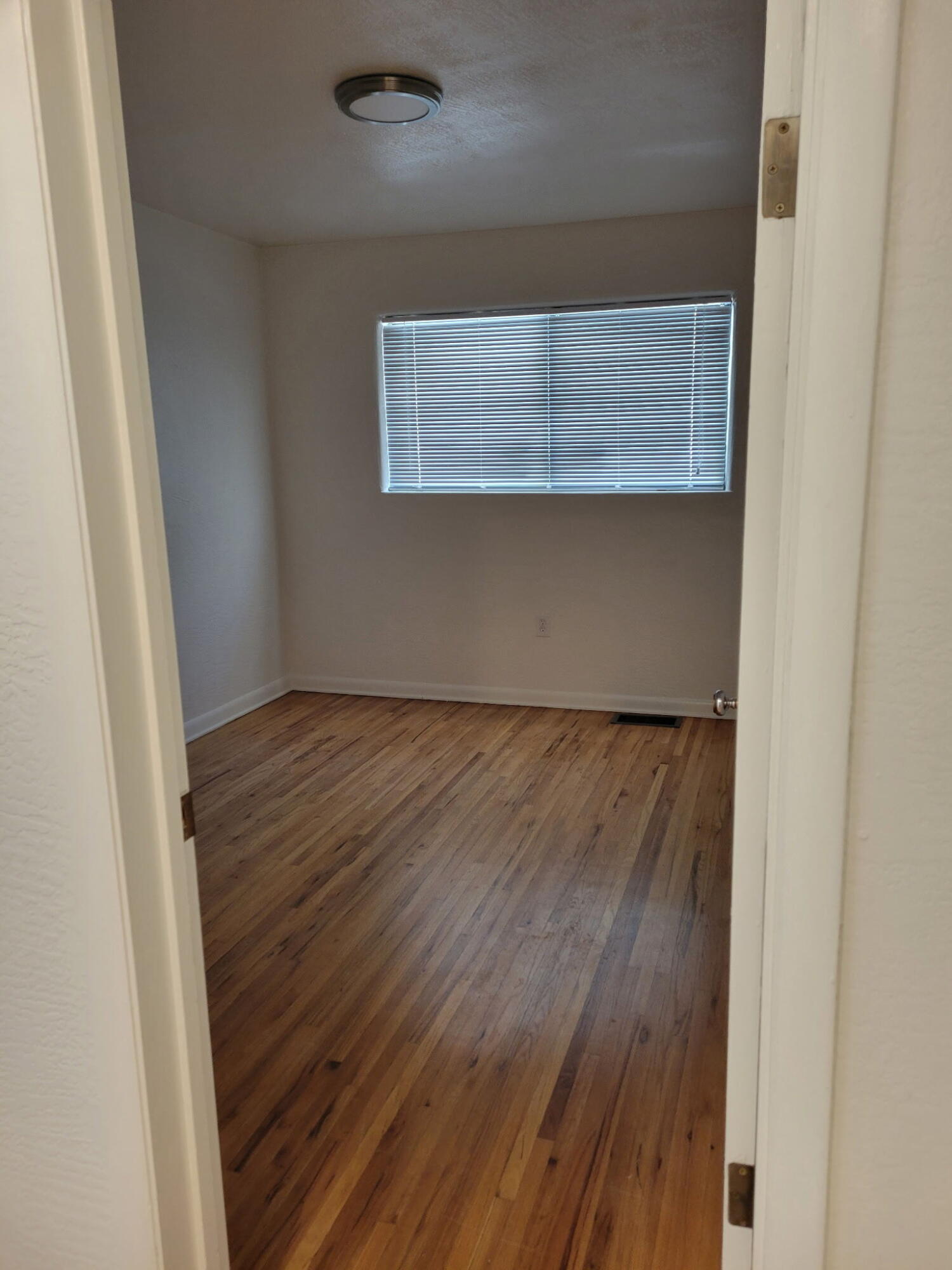 Photo 3 — 4021 Thaxton Avenue SE