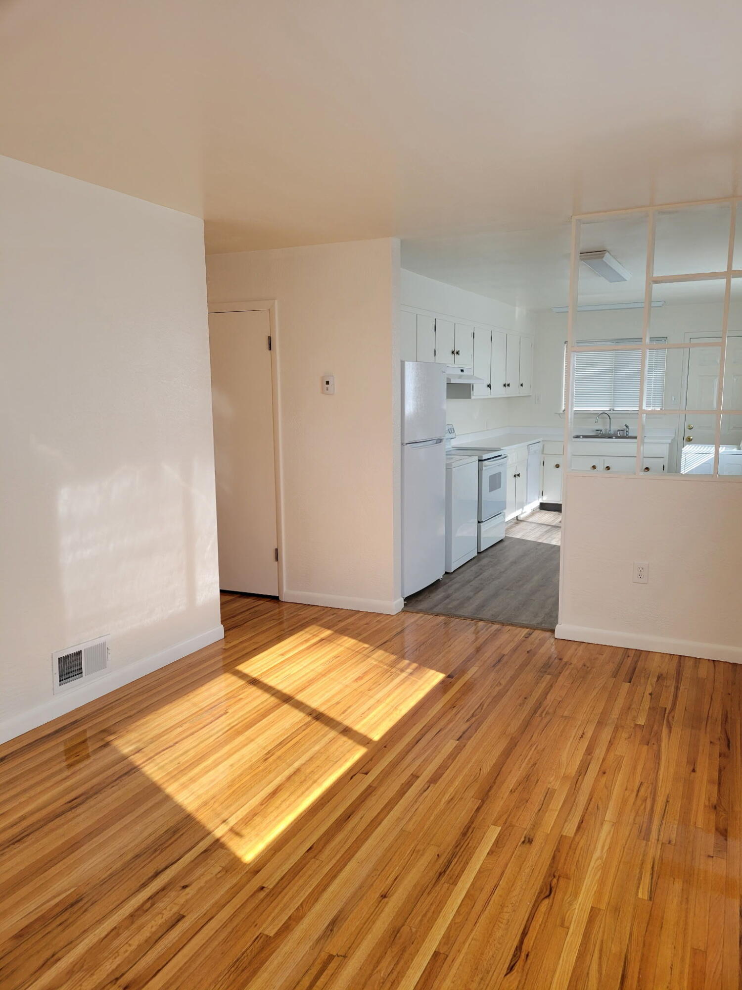 Photo 9 — 4021 Thaxton Avenue SE