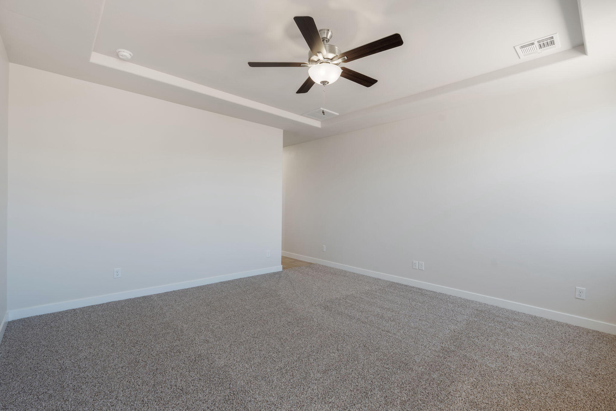 Photo 10 — 7244 Loire Drive NE
