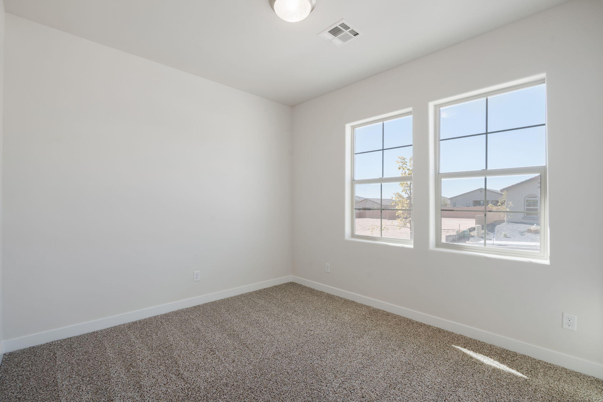 Photo 17 — 7244 Loire Drive NE