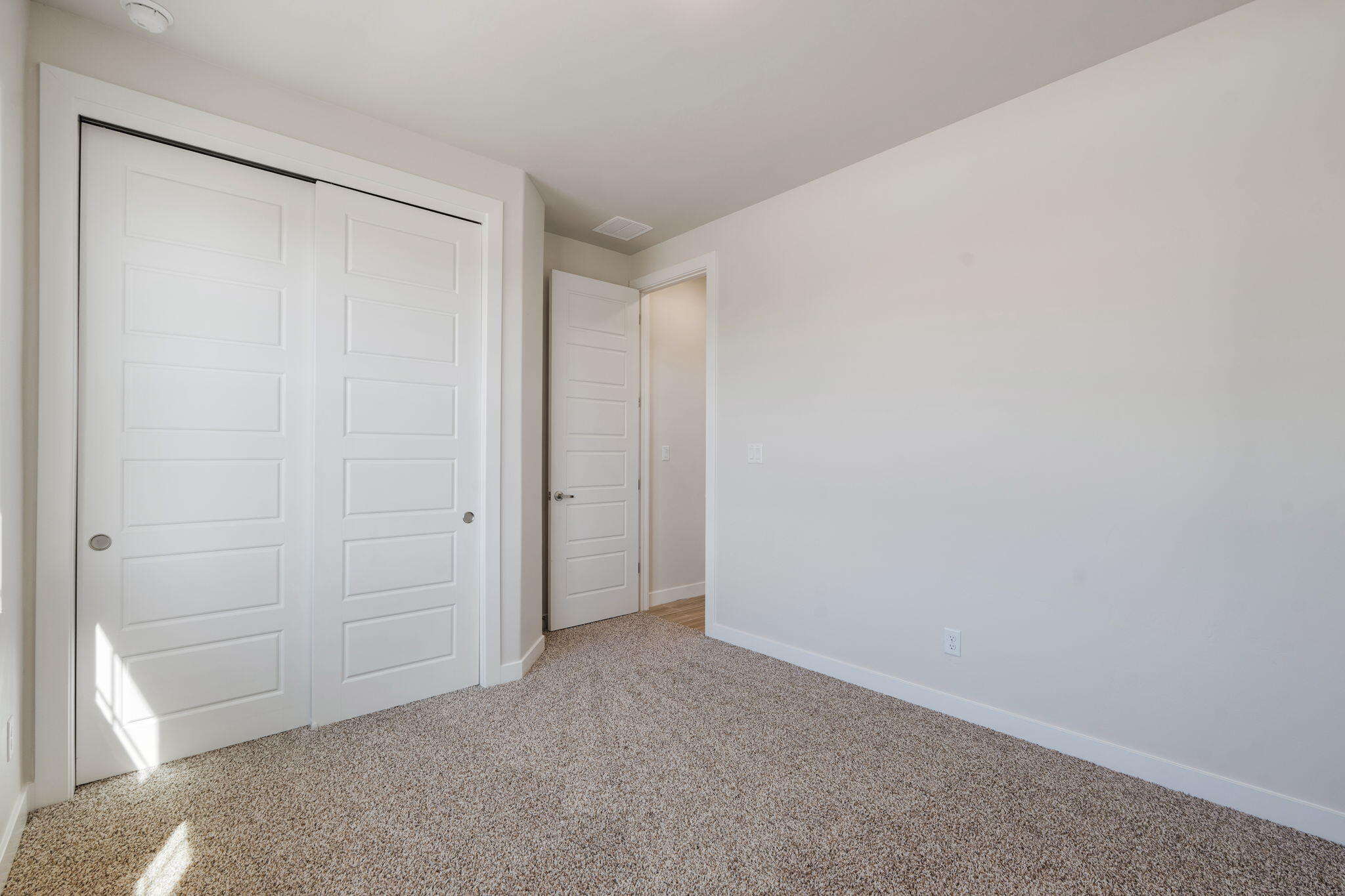 Photo 18 — 7244 Loire Drive NE