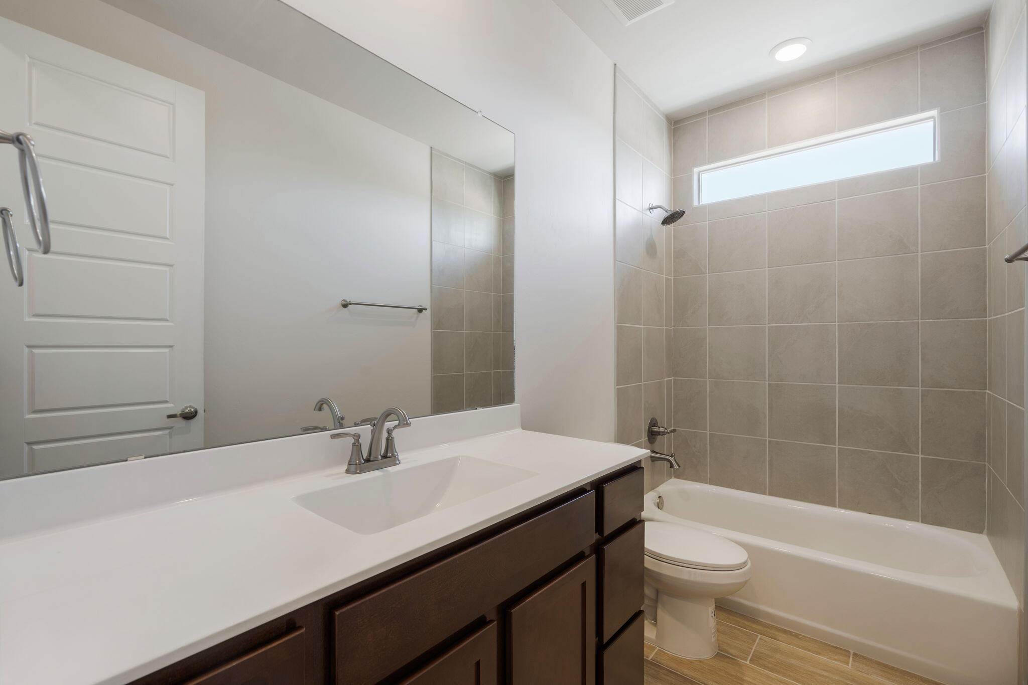 Photo 19 — 7244 Loire Drive NE
