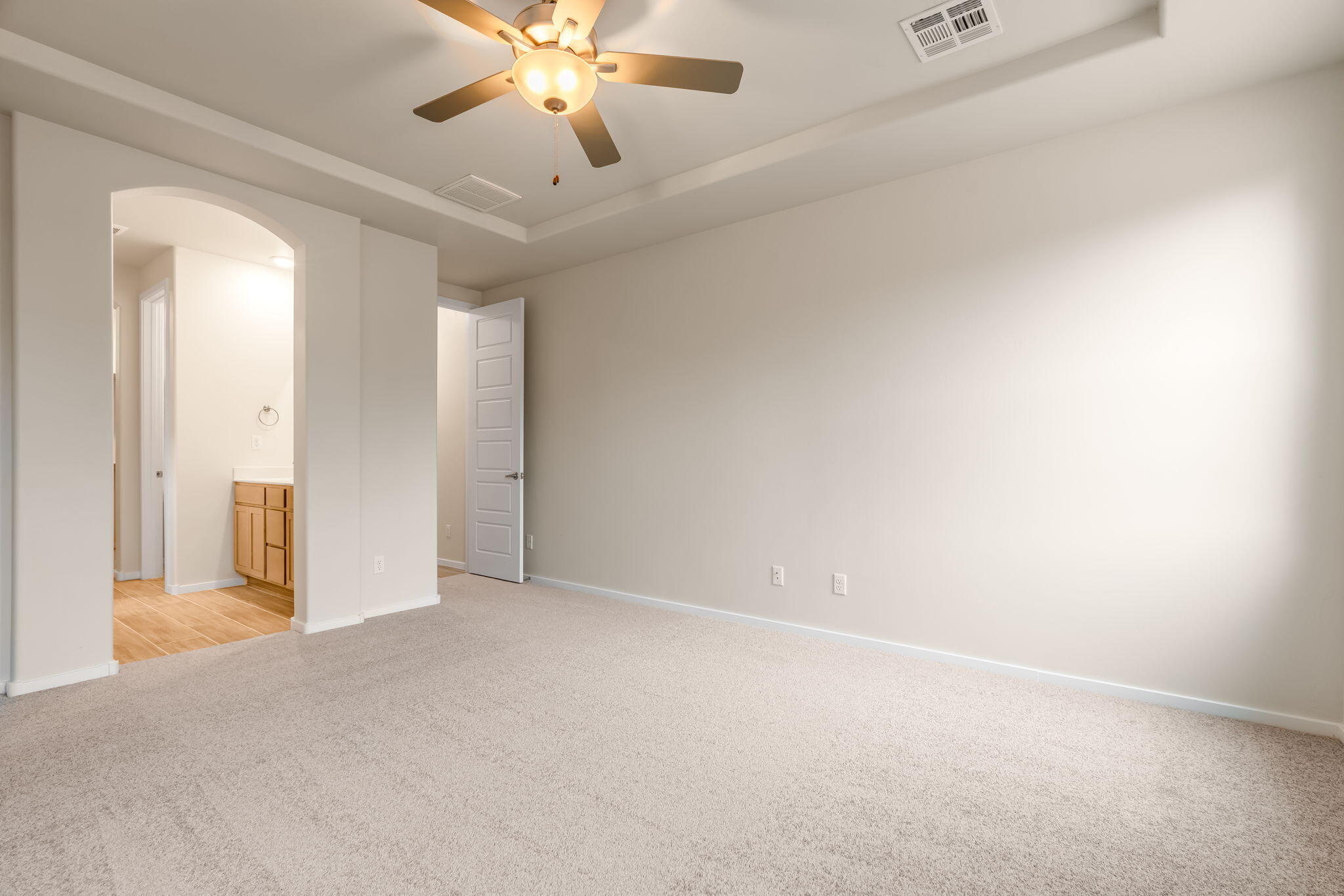 Photo 14 — 7245 Loire Drive NE
