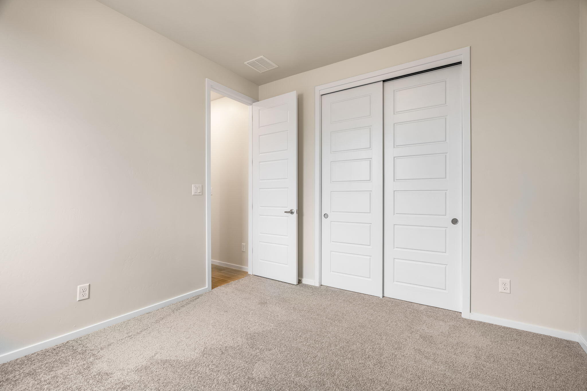 Photo 11 — 7245 Loire Drive NE