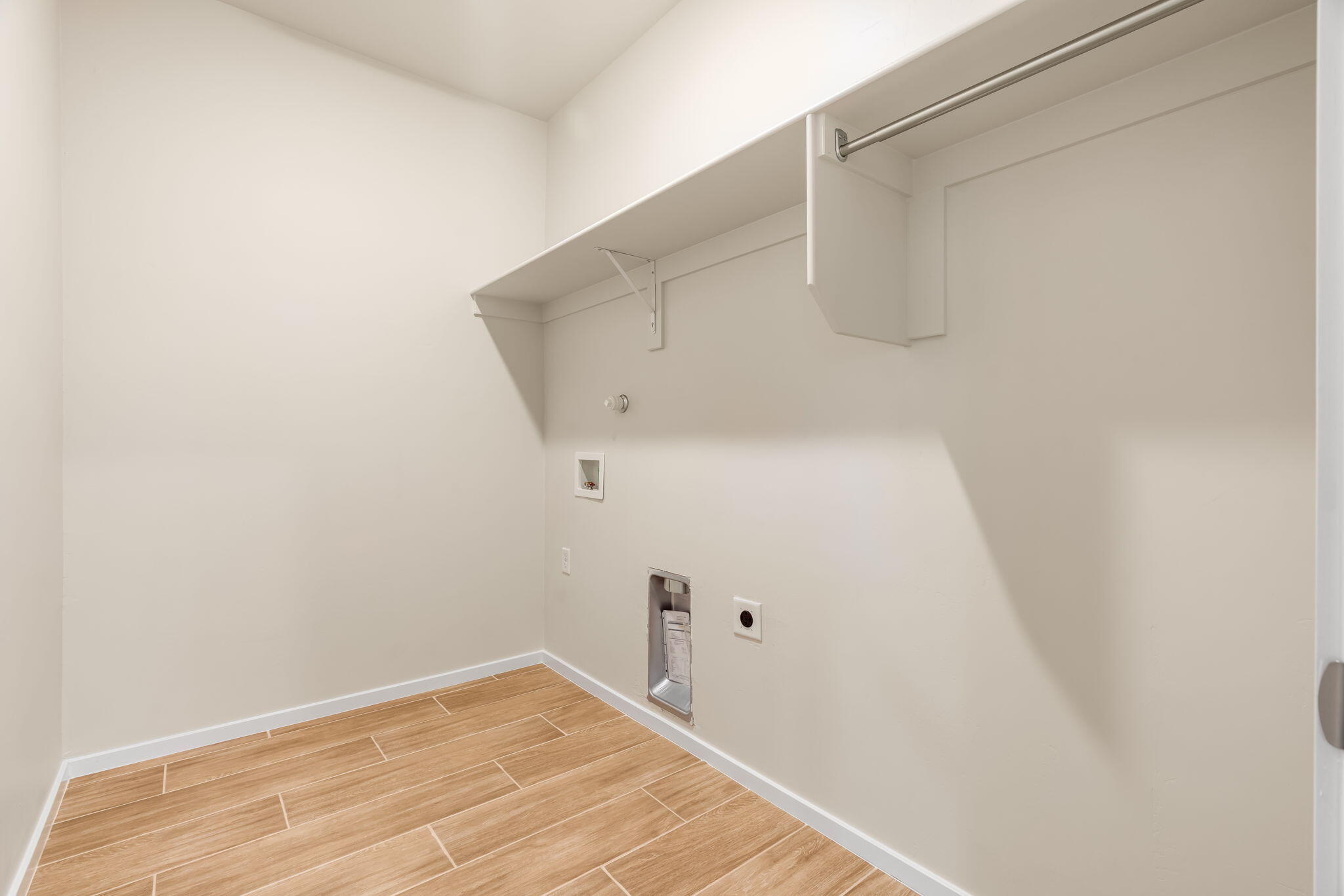 Photo 7 — 7245 Loire Drive NE