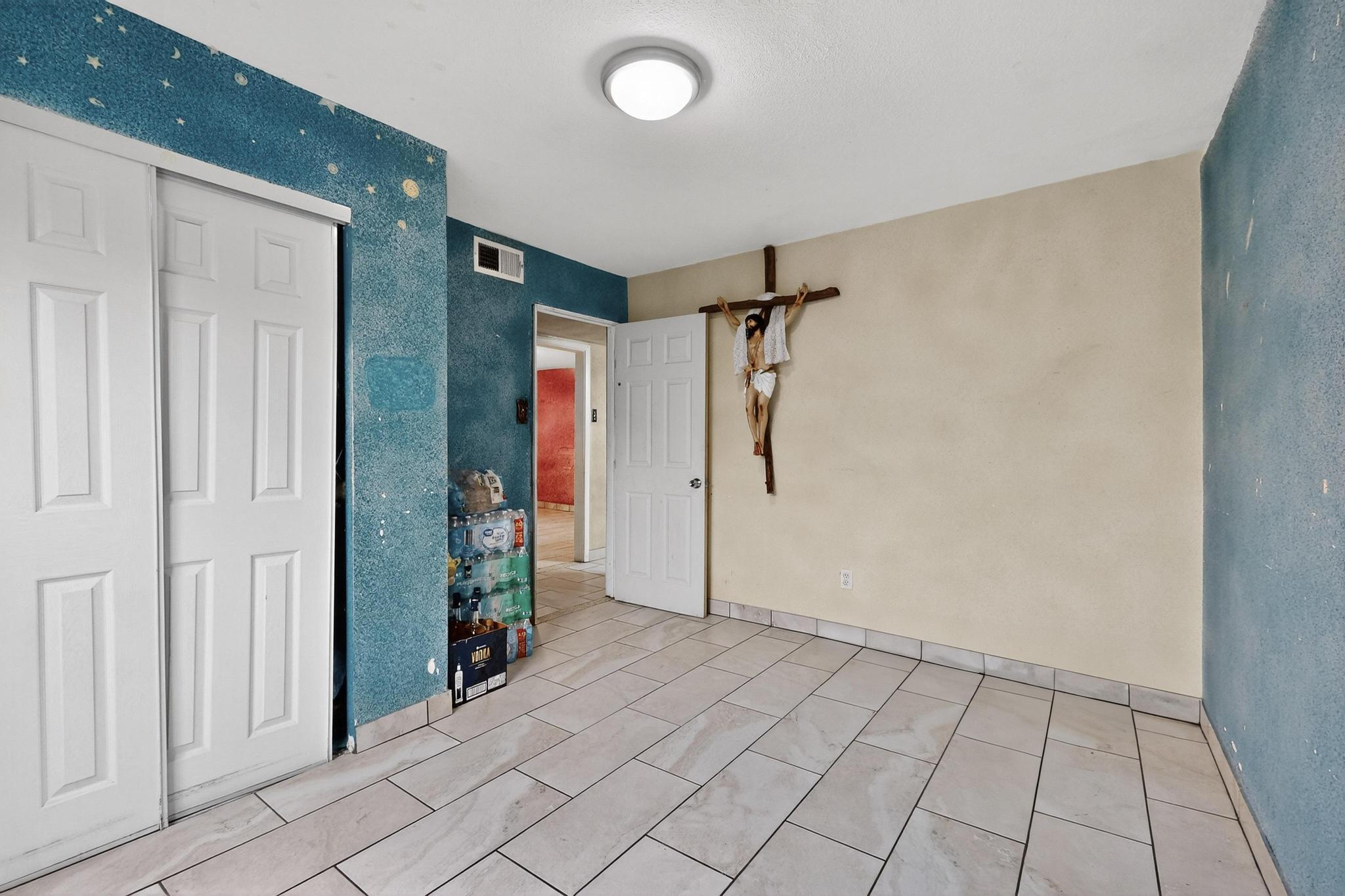 Photo 13 — 305 San Jose Avenue SE