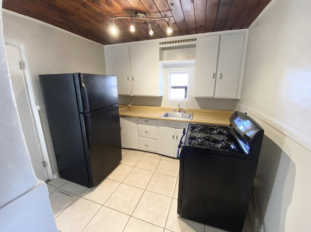 Photo 3 — 426 Headingly Avenue NW B