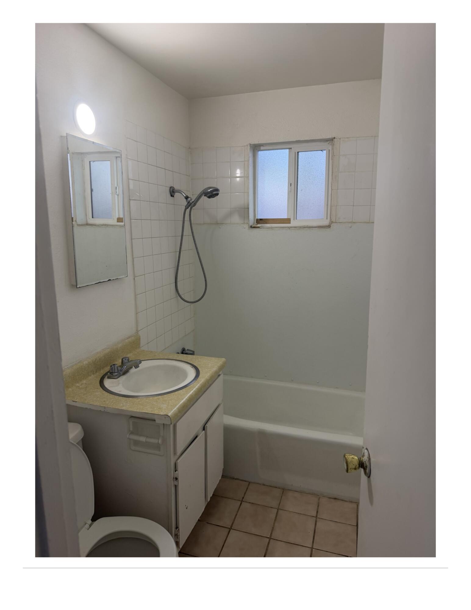 Photo 6 — 209 Texas Street NE
