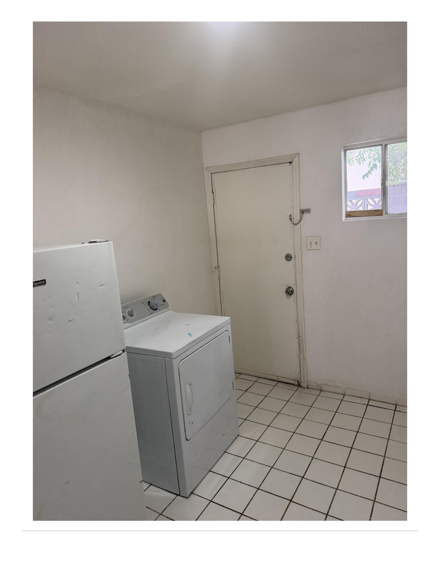 Photo 10 — 209 Texas Street NE