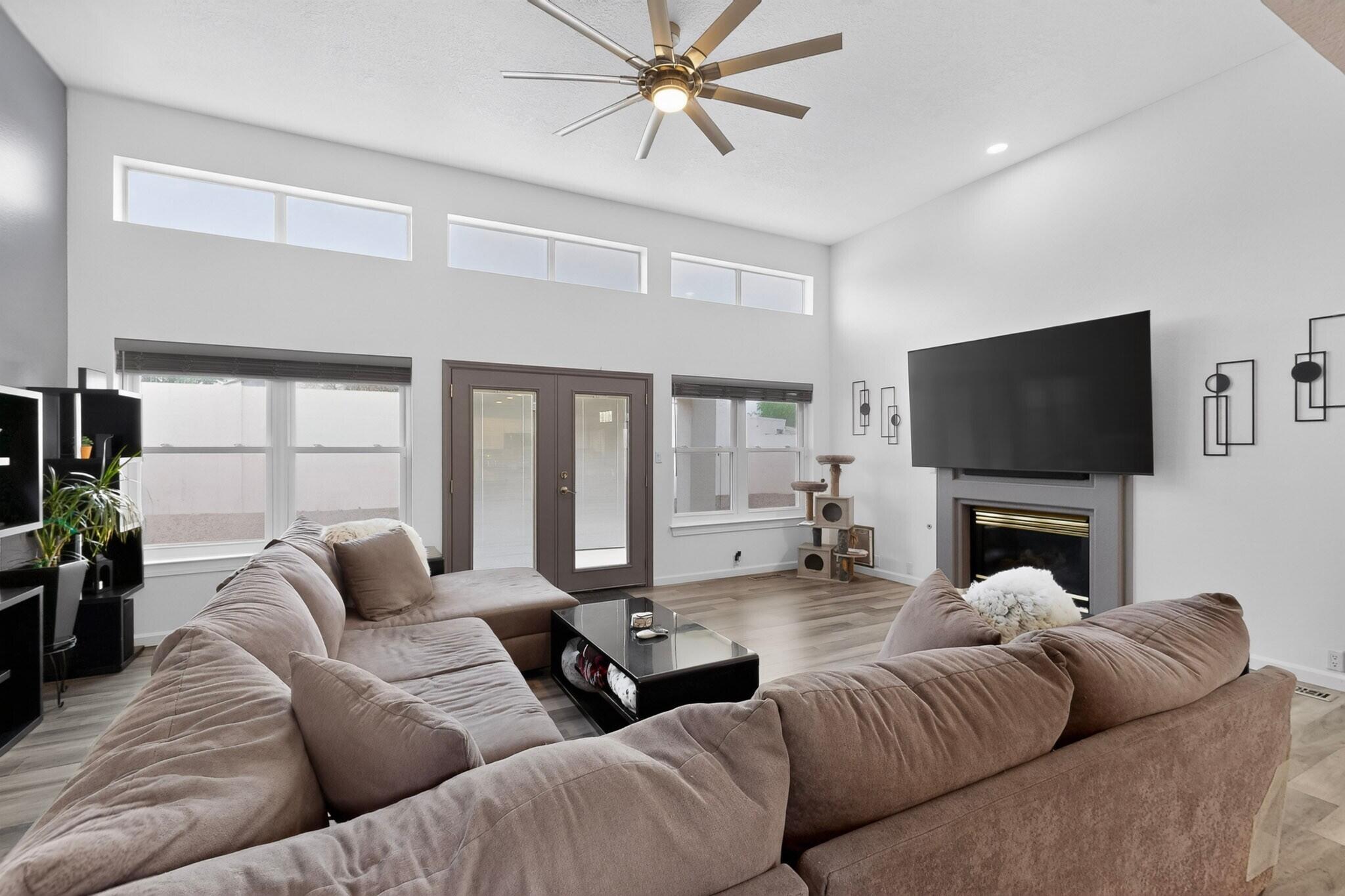 Photo 14 — 233 Nicklaus Drive SE