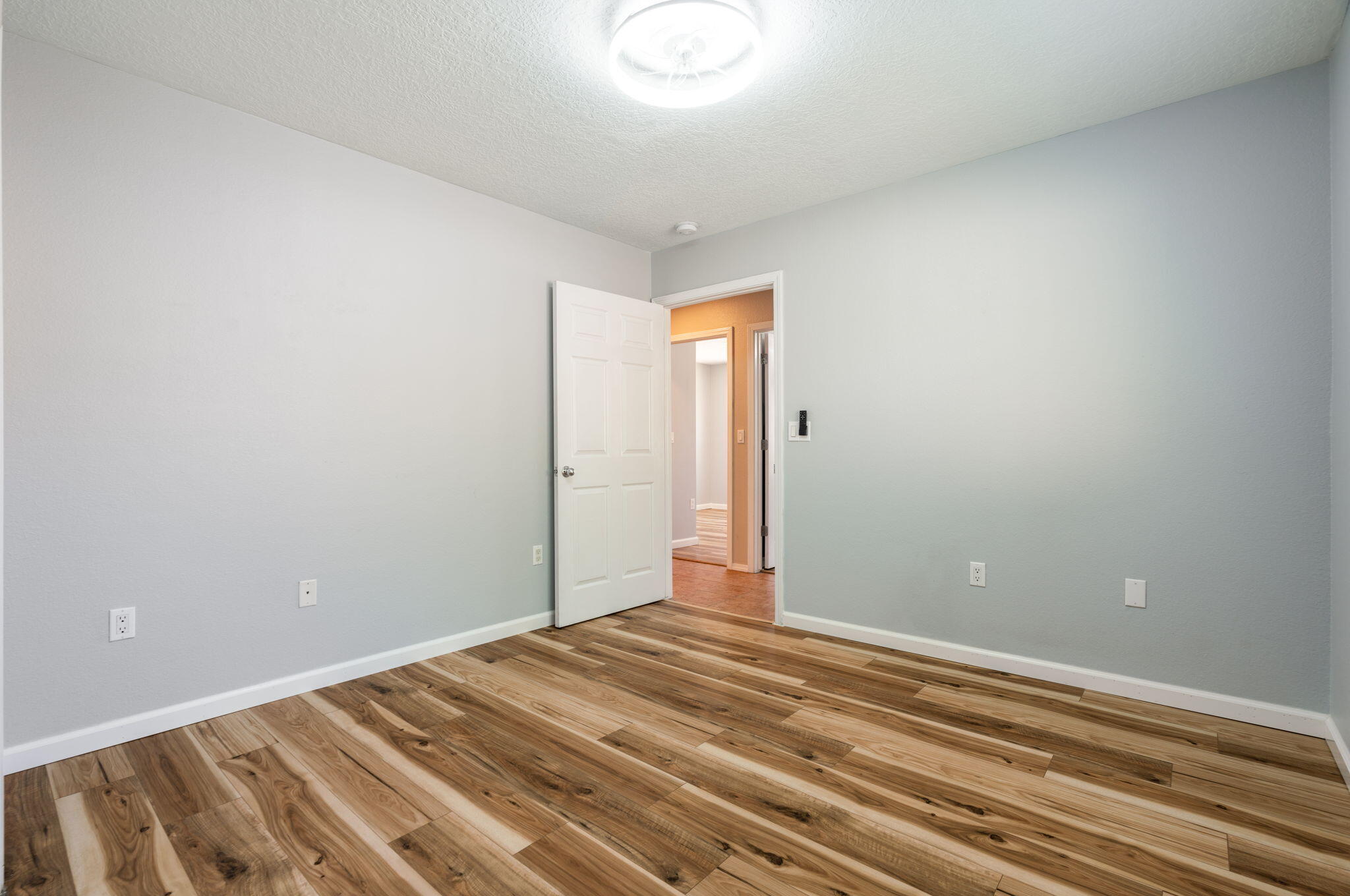Photo 14 — 212 Riesling Road