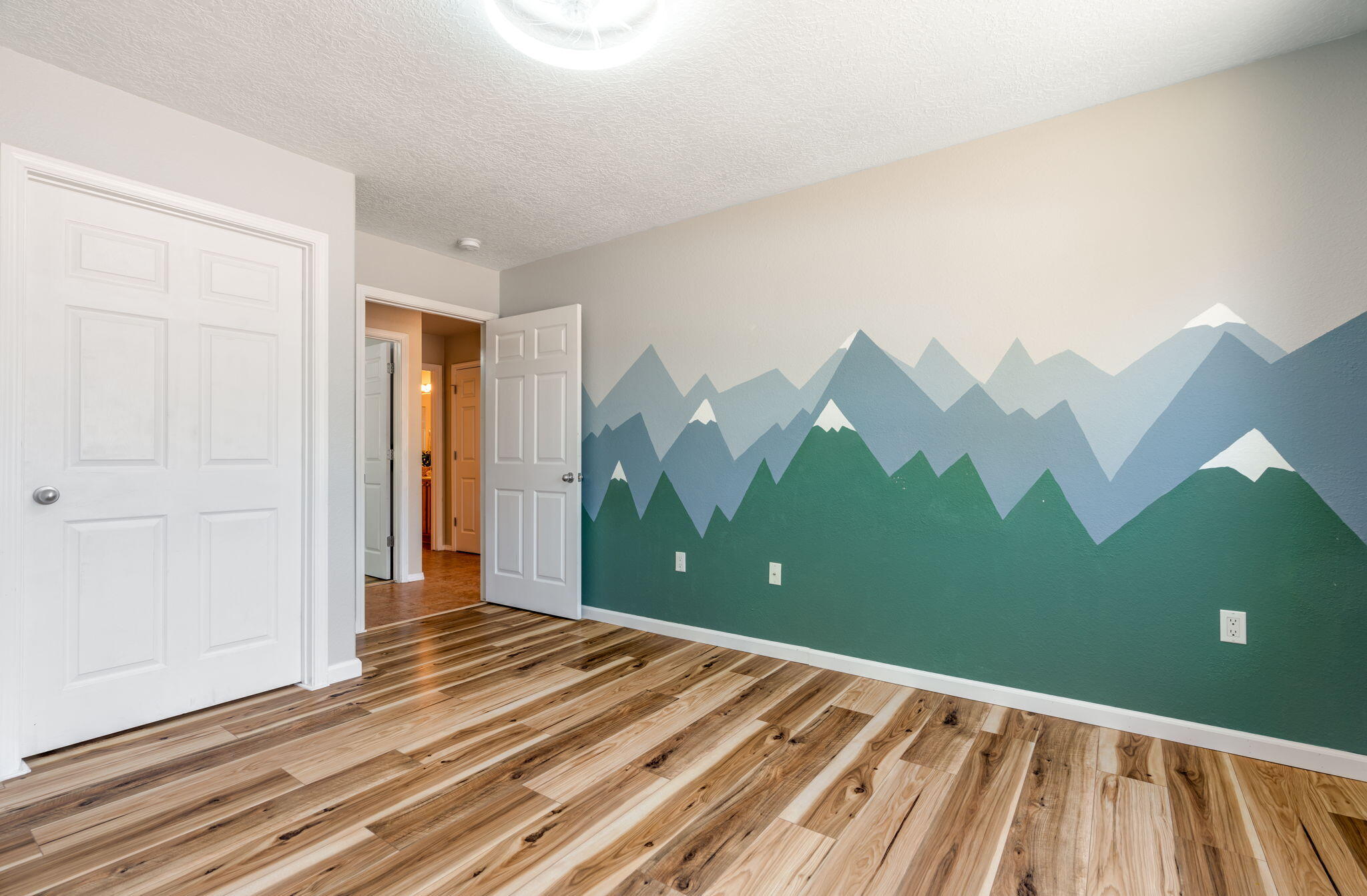 Photo 12 — 212 Riesling Road