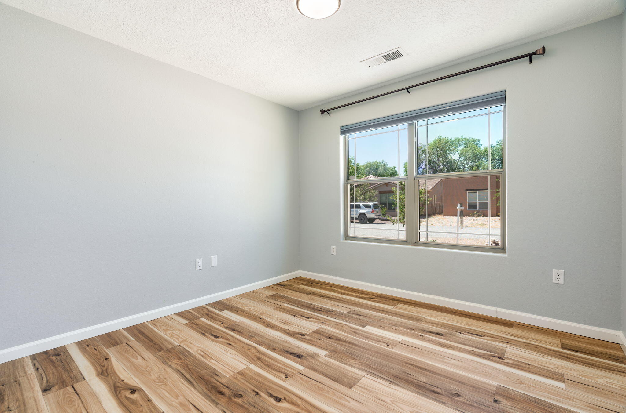 Photo 10 — 212 Riesling Road