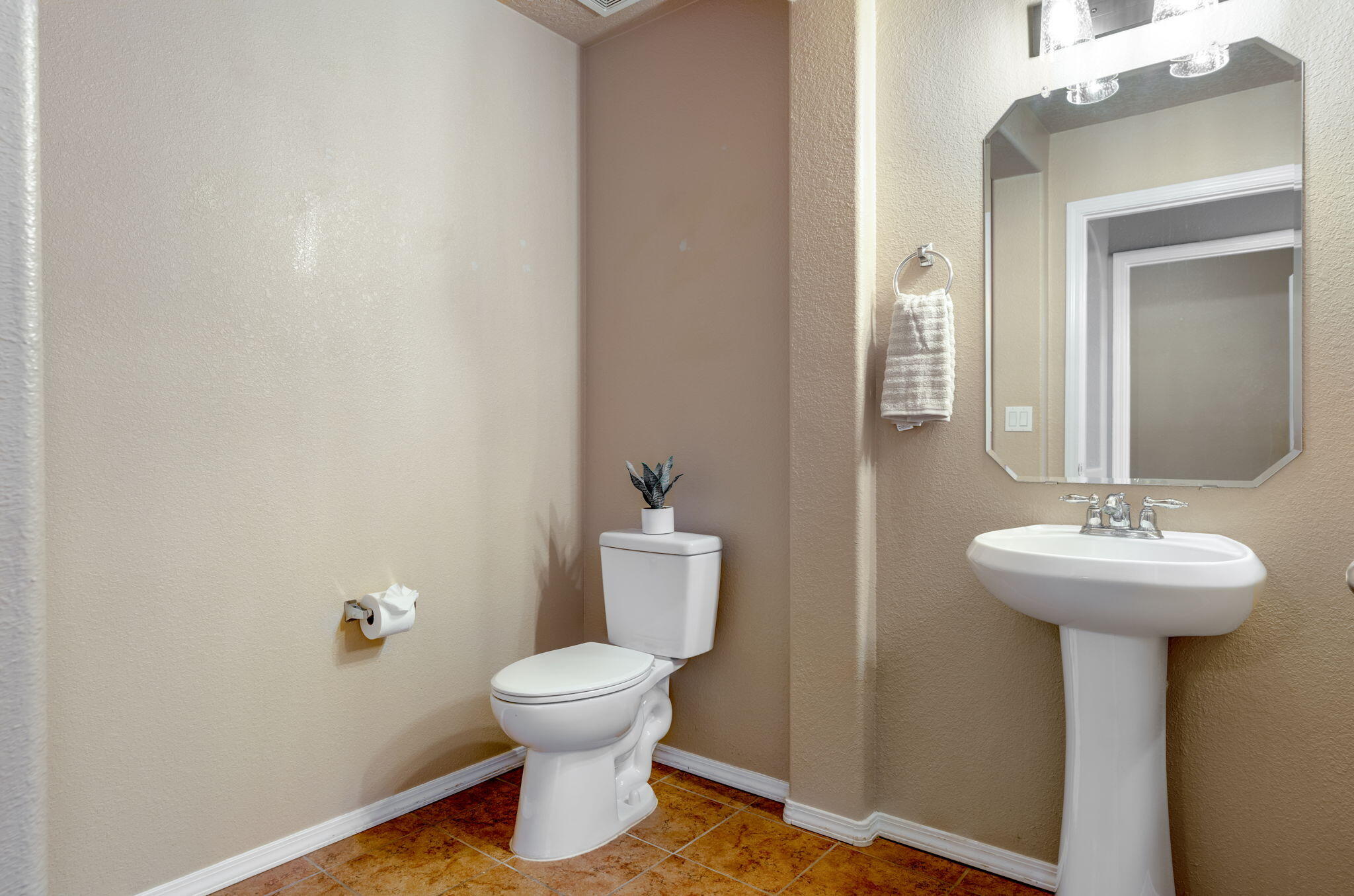 Photo 8 — 212 Riesling Road