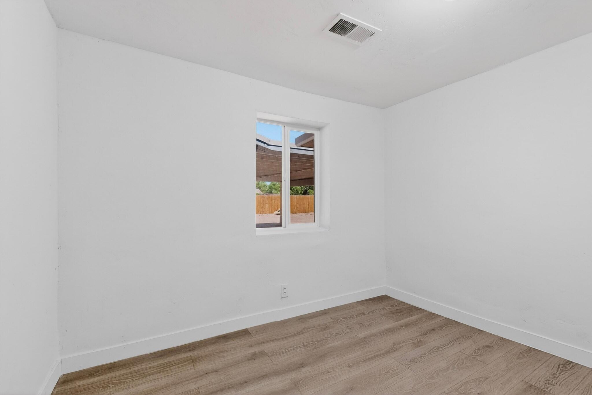 Photo 17 — 1104 E River Road