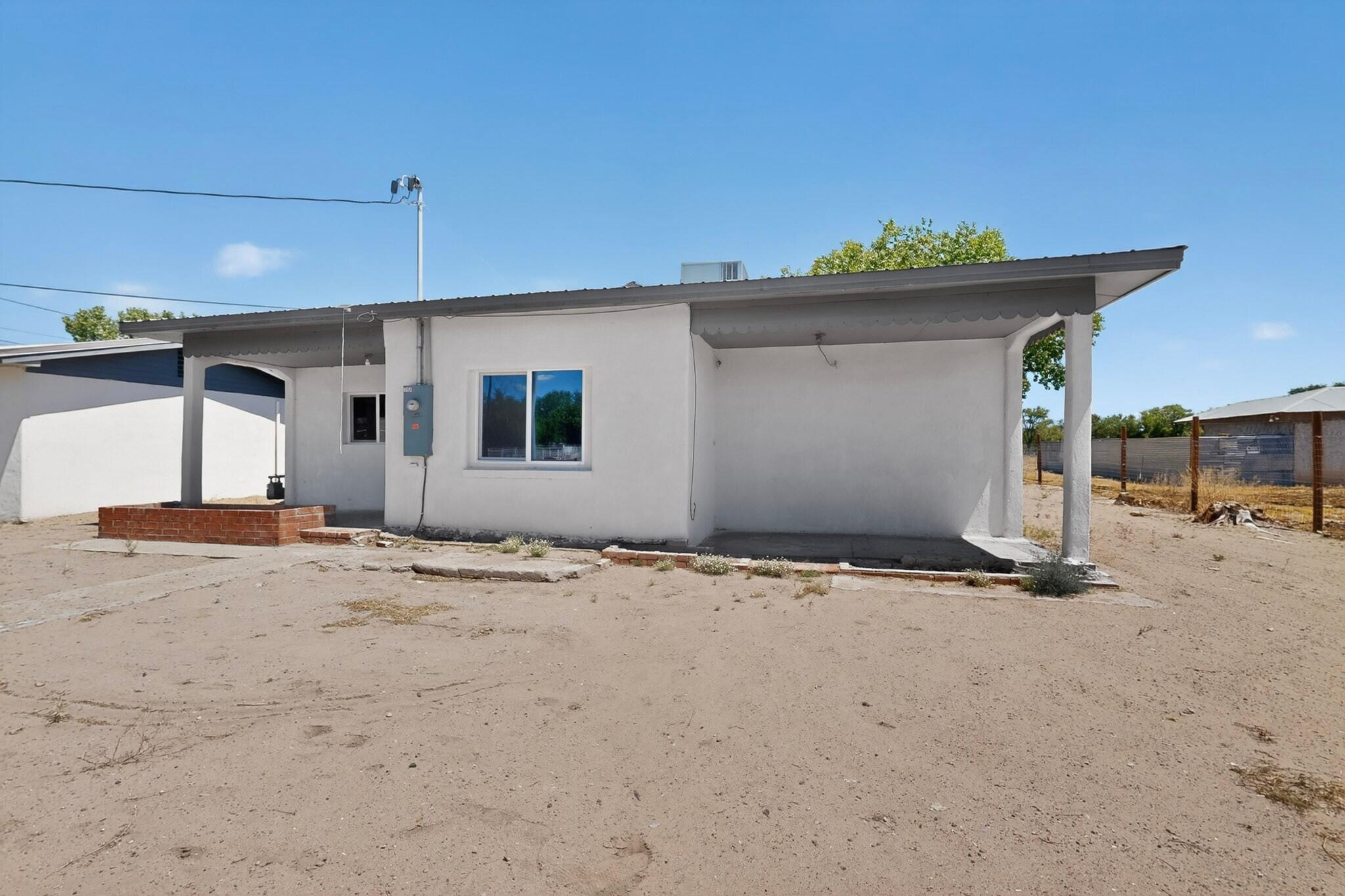 Photo 4 — 1104 E River Road