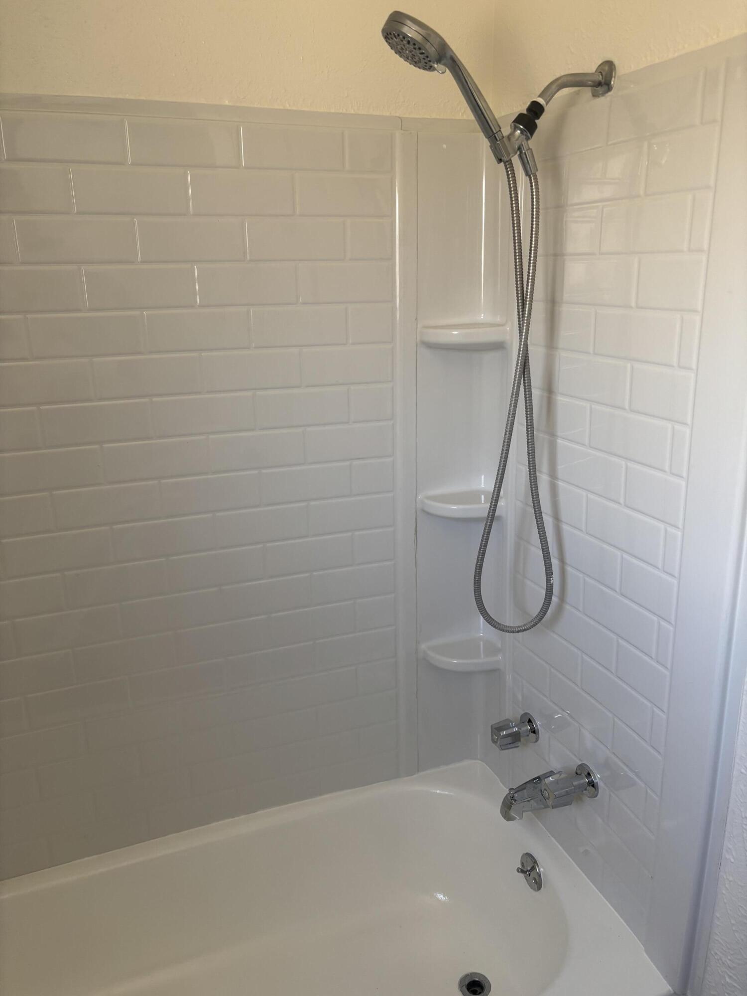 Photo 15 — 427 Odelia Road NE