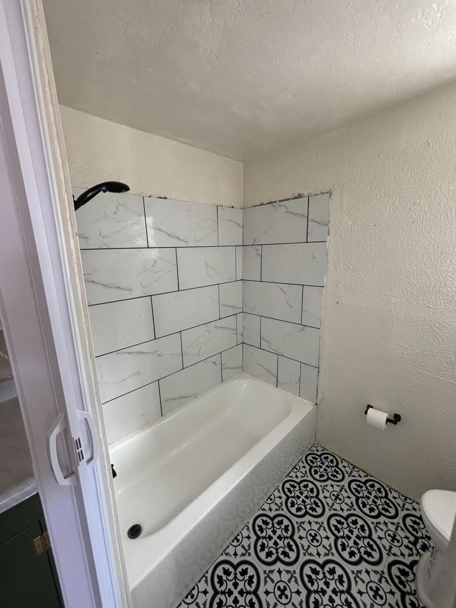 Photo 11 — 427 Odelia Road NE
