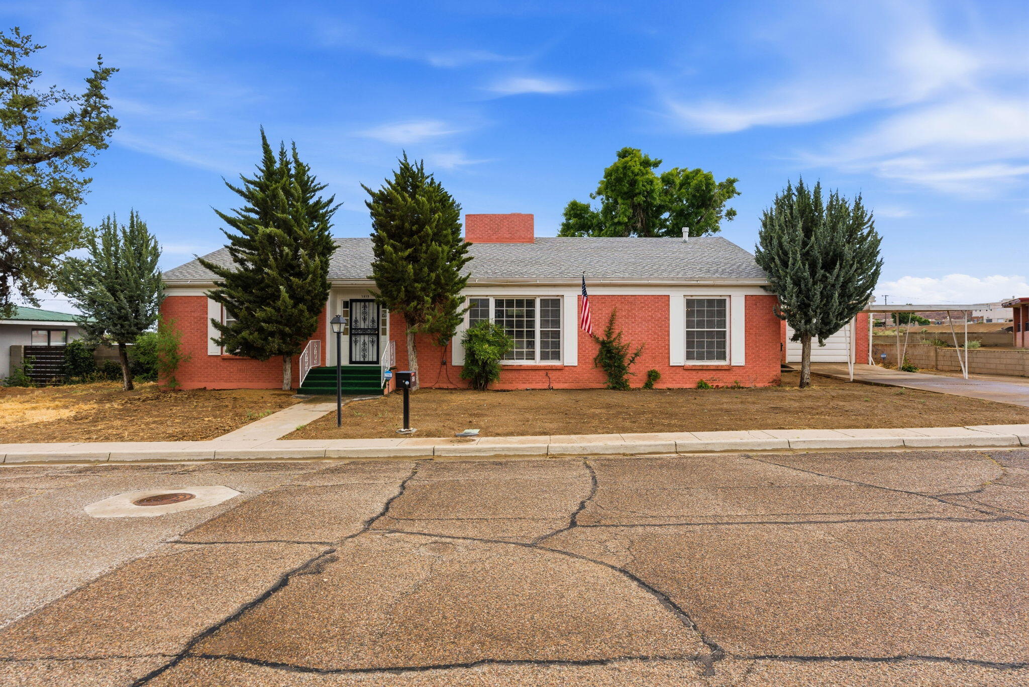 1515 W Reinken Avenue