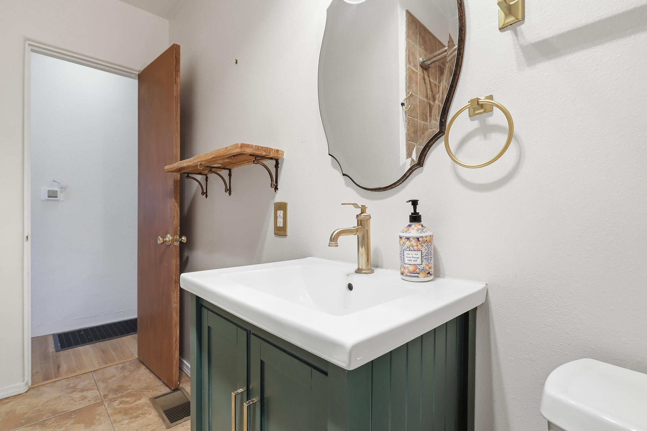 Photo 17 — 712 Green Valley Road NW