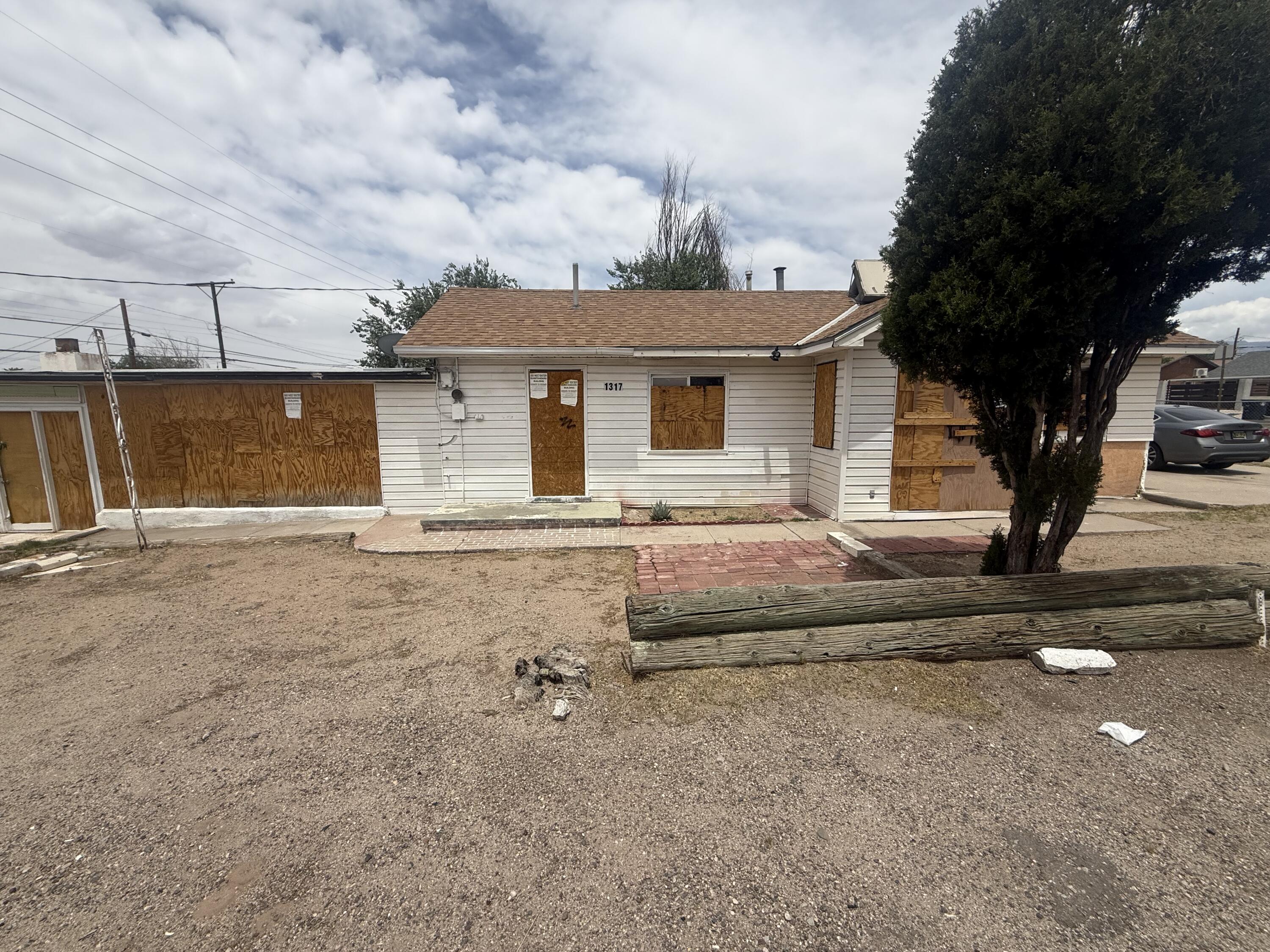 1317 Edith Boulevard SE, Albuquerque, NM 87102
